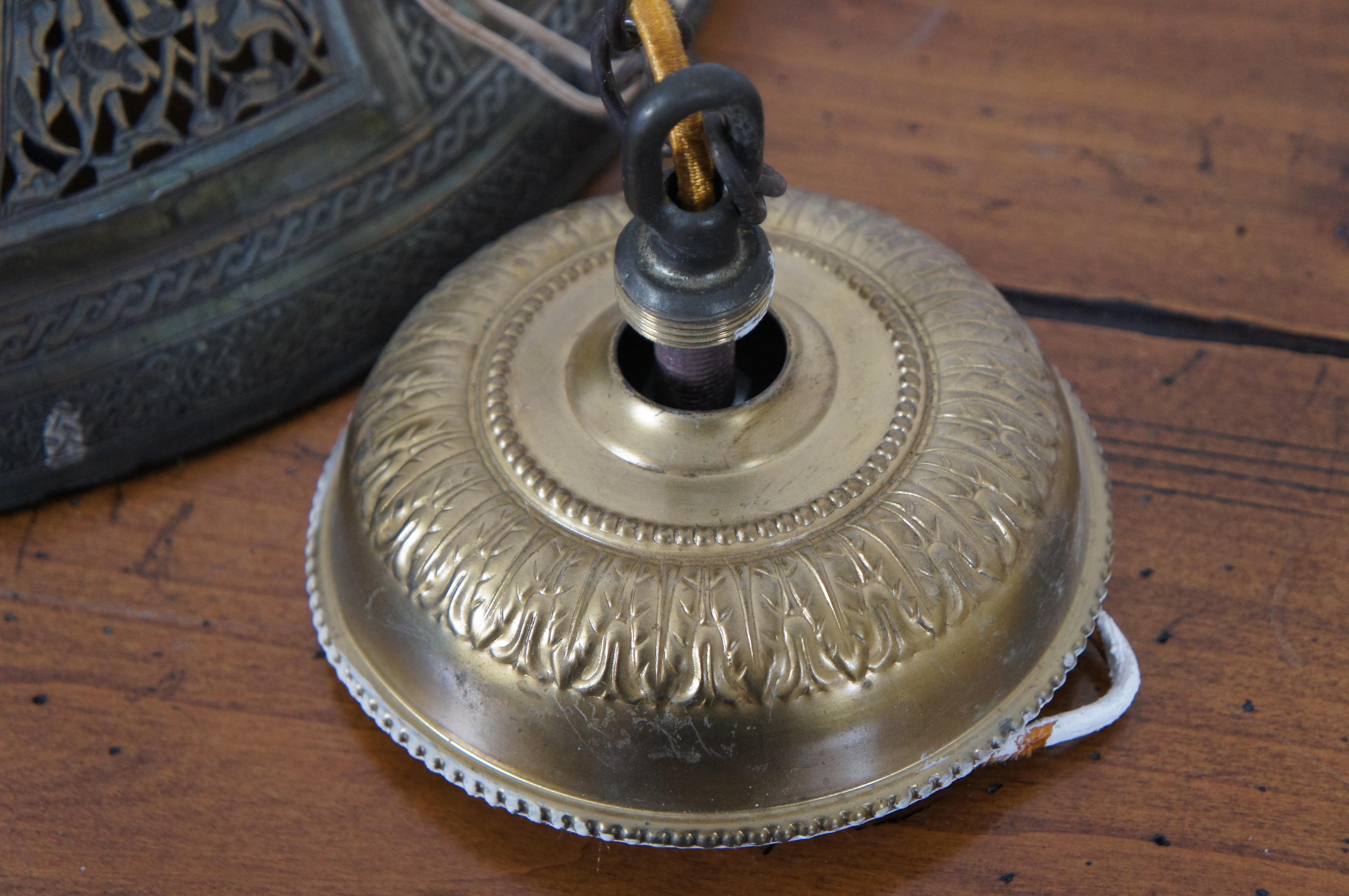 Luminaire marocain vintage en laiton réticulé et percé avec pendentif Swag 17