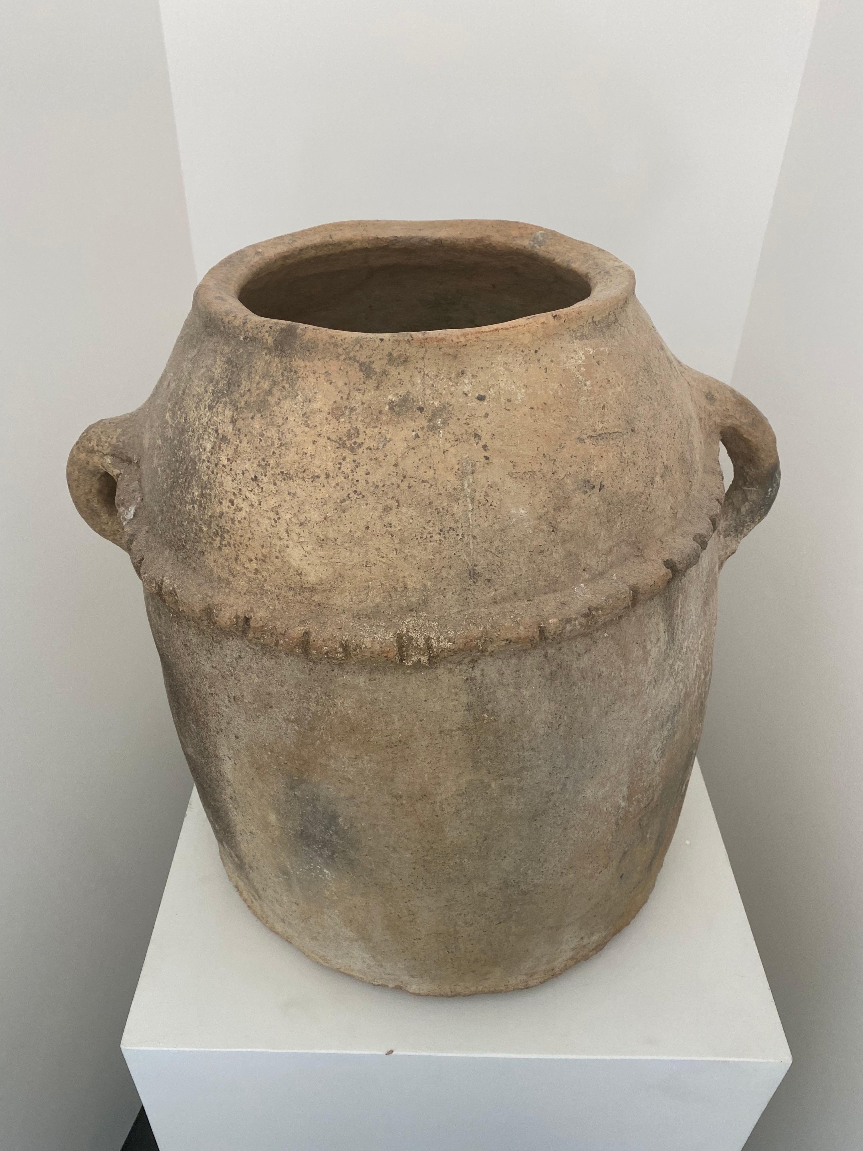 Stoic, Moroccan pot in clay with light-brown patina of original vintage origin.