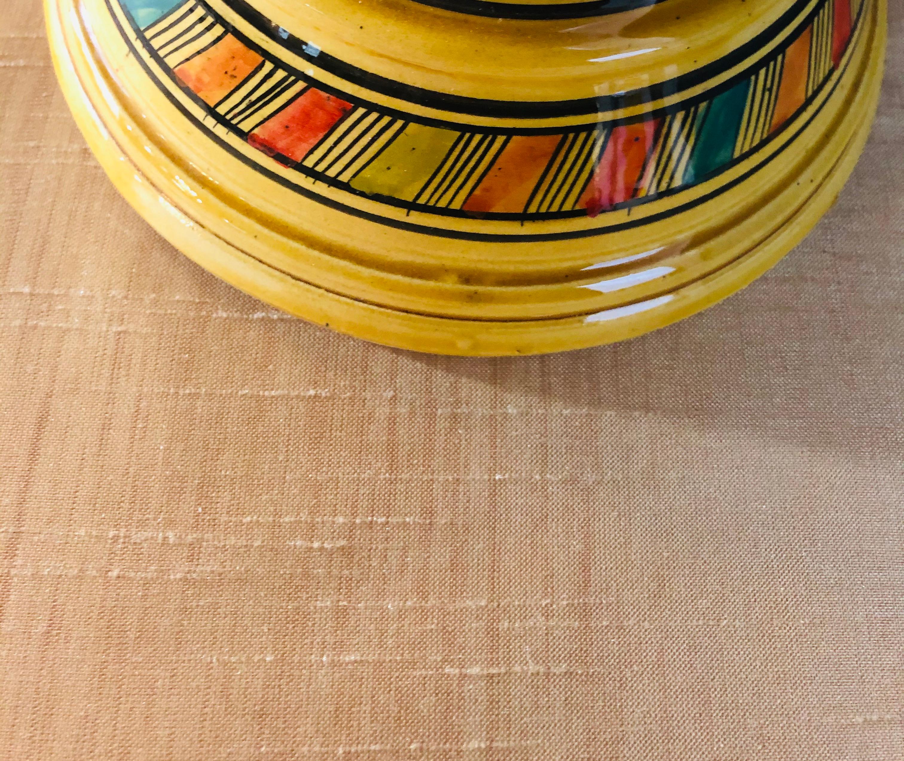 Vase jaune vintage de poterie marocaine en vente 5