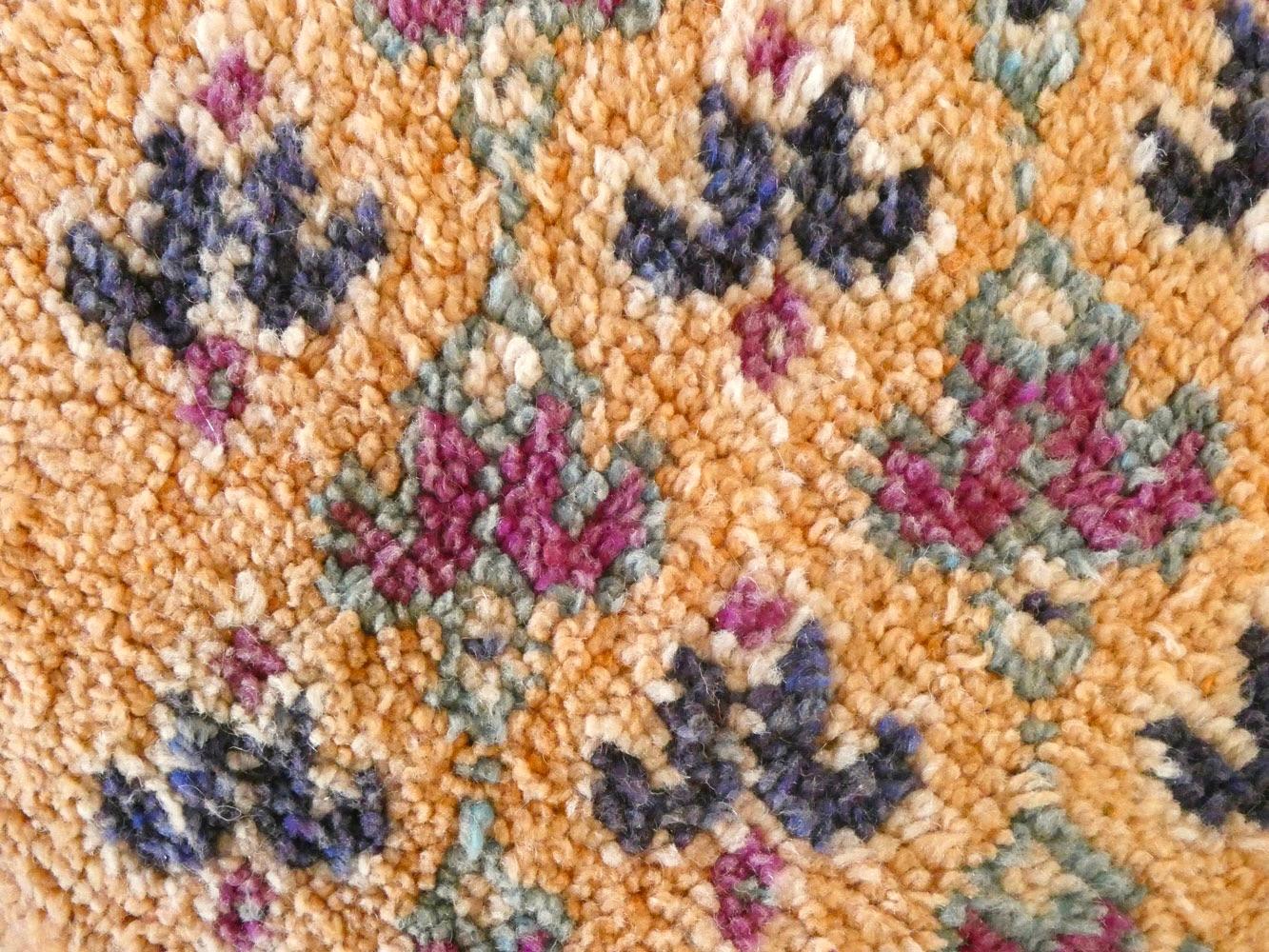 Tessuto a mano Cuscino da terra Pouf marocchino vintage in lana in vendita