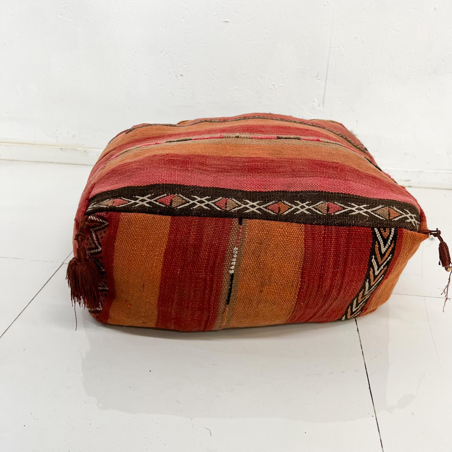 Moroccan floor cushion pouf pillow
Kilim Fabric bold color geometric design
21 x 21 x 7 h
Original vintage condition.
Refer to images.
 