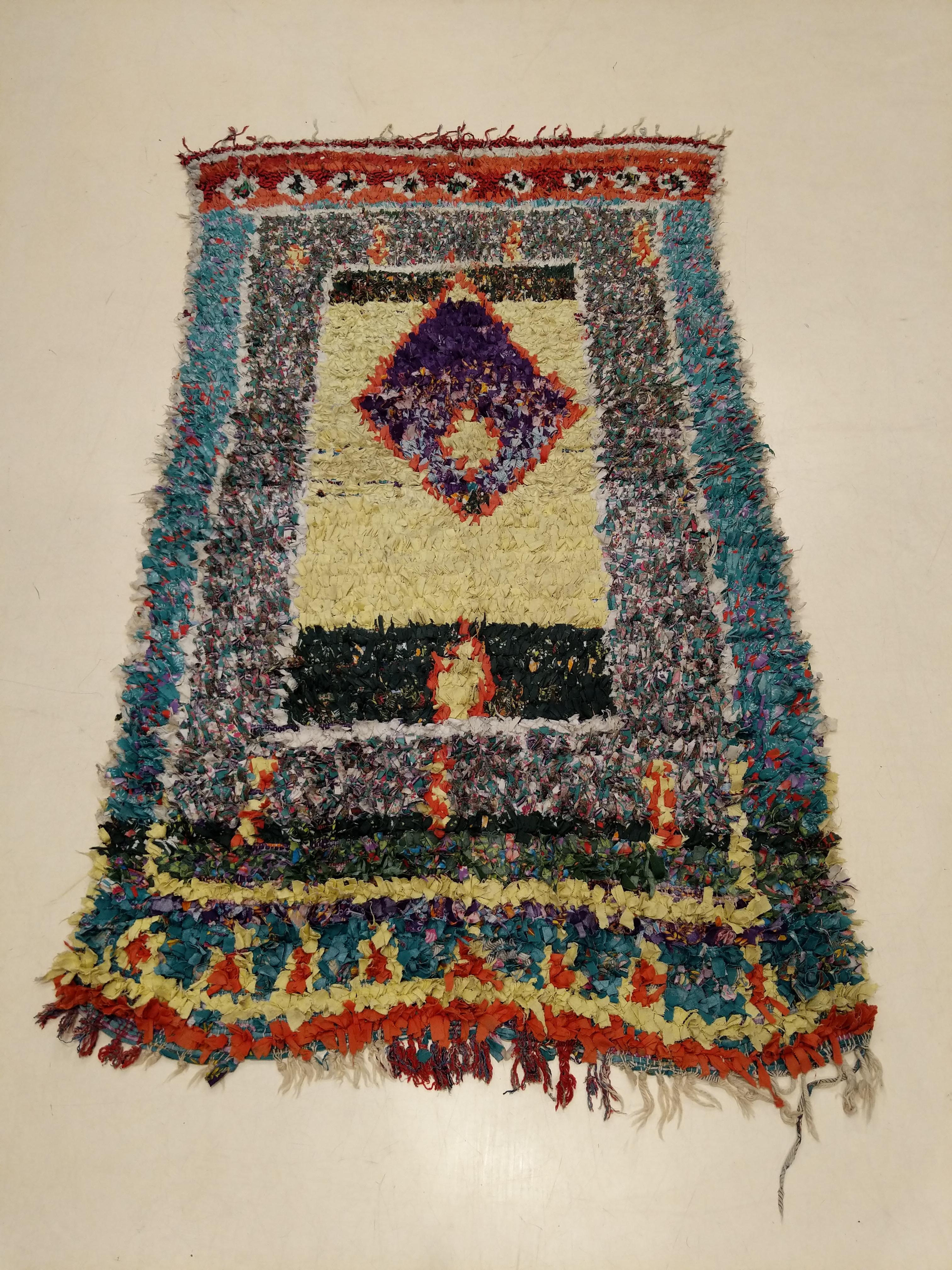 Marokkanischer bunter abstrakter Boujad-Berberteppich im Boujad-Stil (Stammeskunst) im Angebot