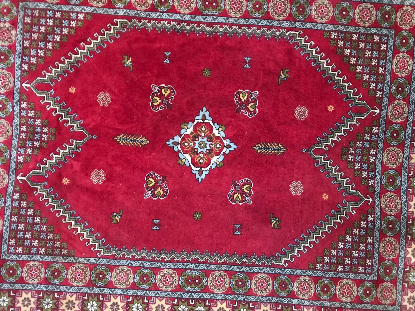 Nice 20th century Moroccan rug with beautiful geometrical design and red field color with blue and green, entirely hand knotted with wool velvet on wool foundation.

✨✨✨

