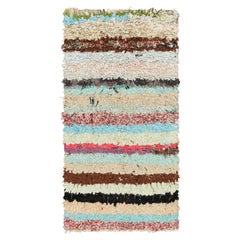 Marokkanischer Fleckerlteppich mit polychromen Streifen, von Rug & Kilim
