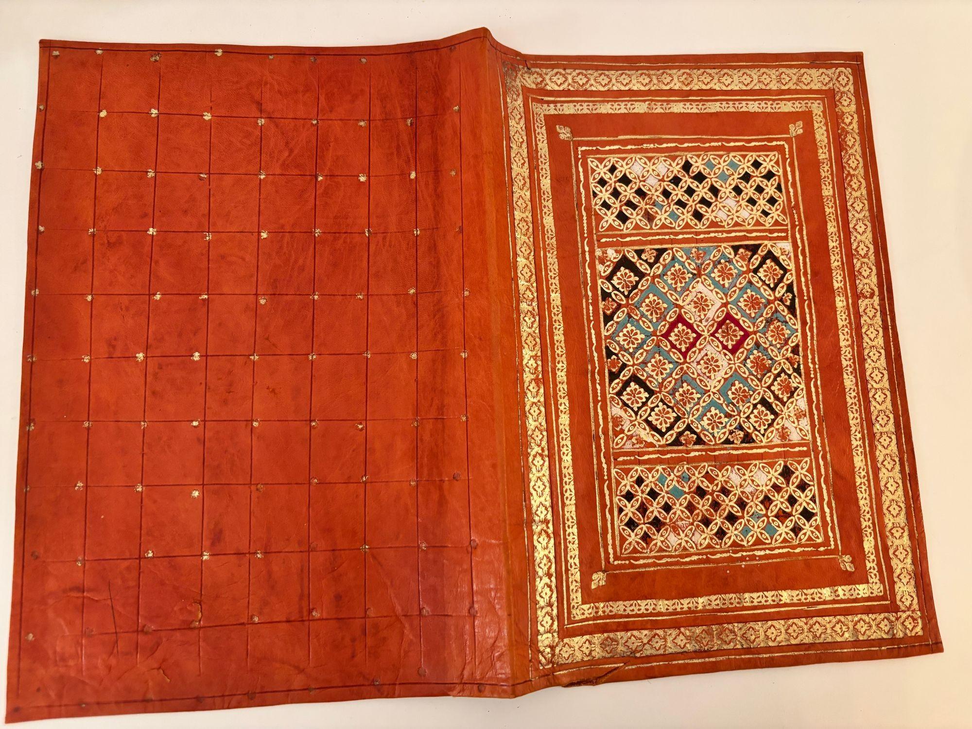 Moresco Padfolio marocchino d'epoca in pelle goffrata rossa e oro in vendita