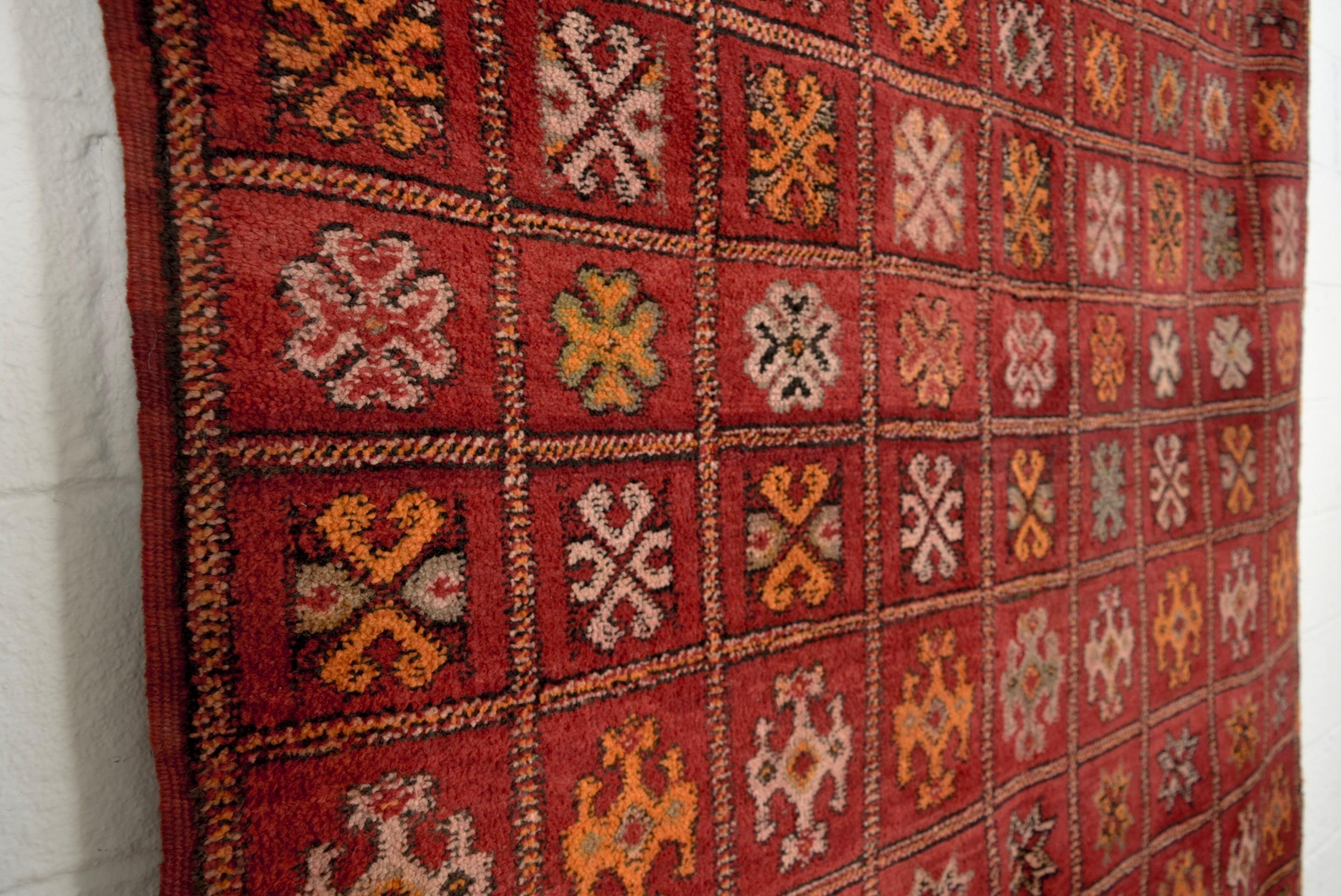 Vintage Moroccan Red Boujad Handwoven Wool Floor Rug In Good Condition For Sale In Detroit, MI