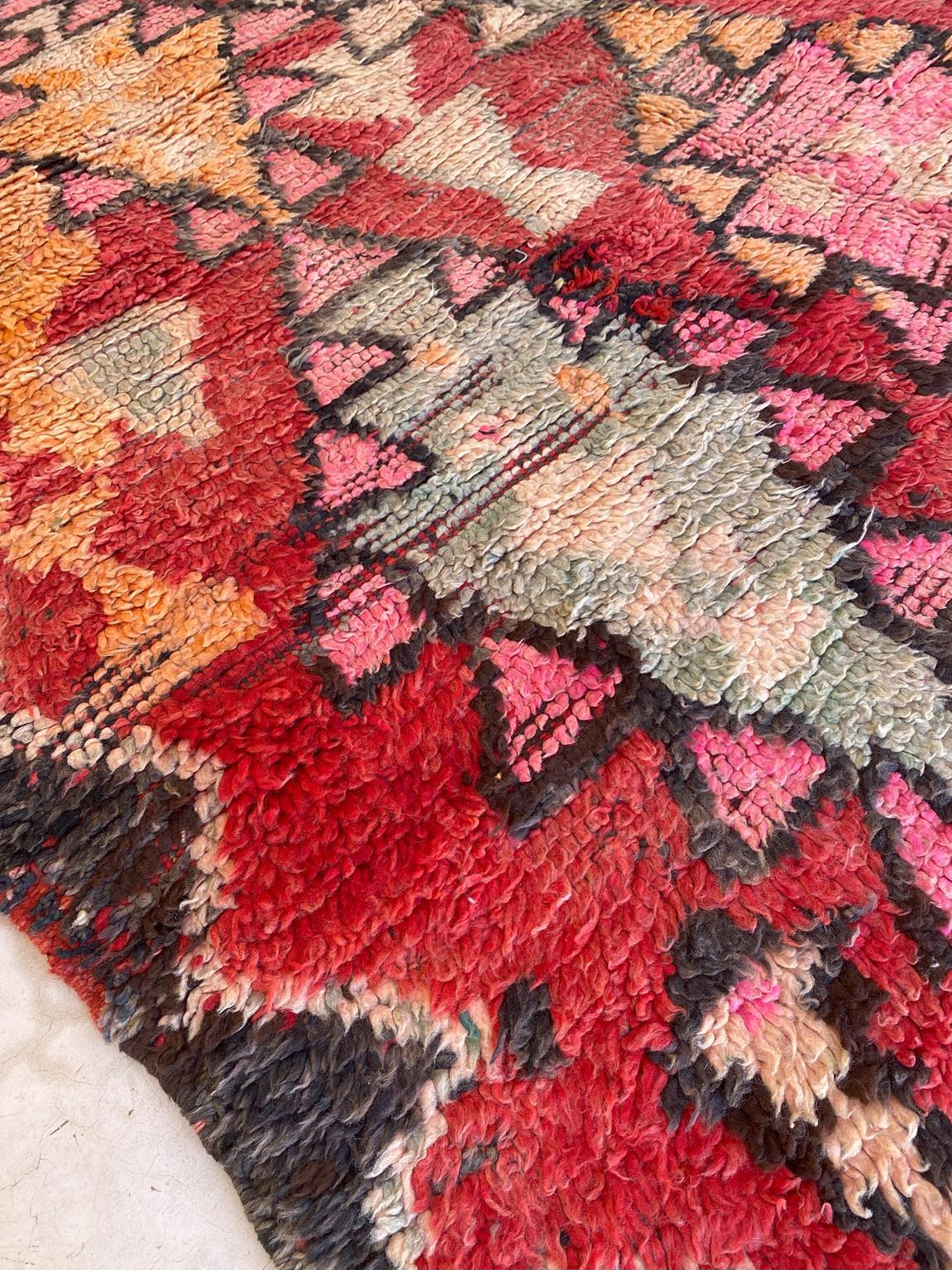 Vintage Moroccan Rehamna rug - Red/pink - 5.9x12.2feet / 180x373cm For Sale 5
