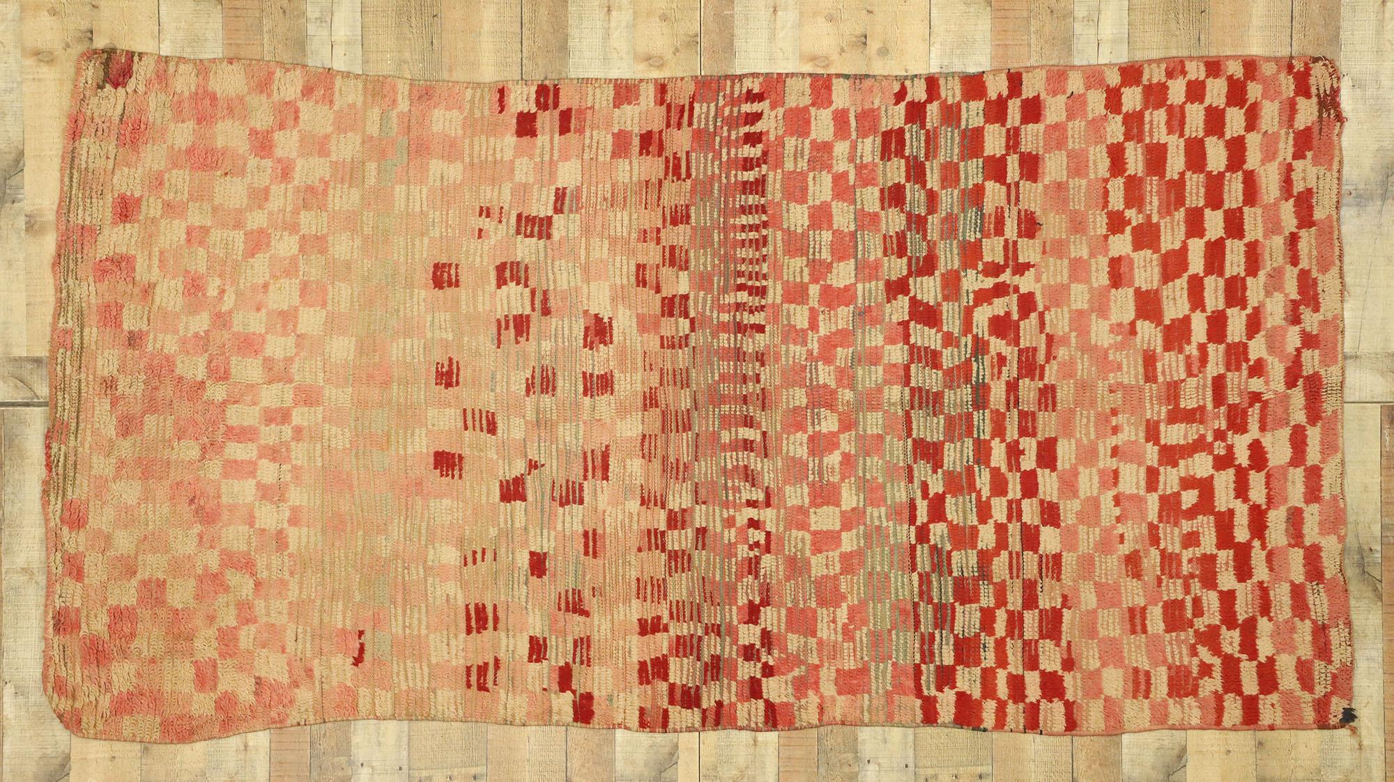 Vintage Moroccan Rehamna Rug with Checkerboard Pattern and Cubism Style For Sale 1