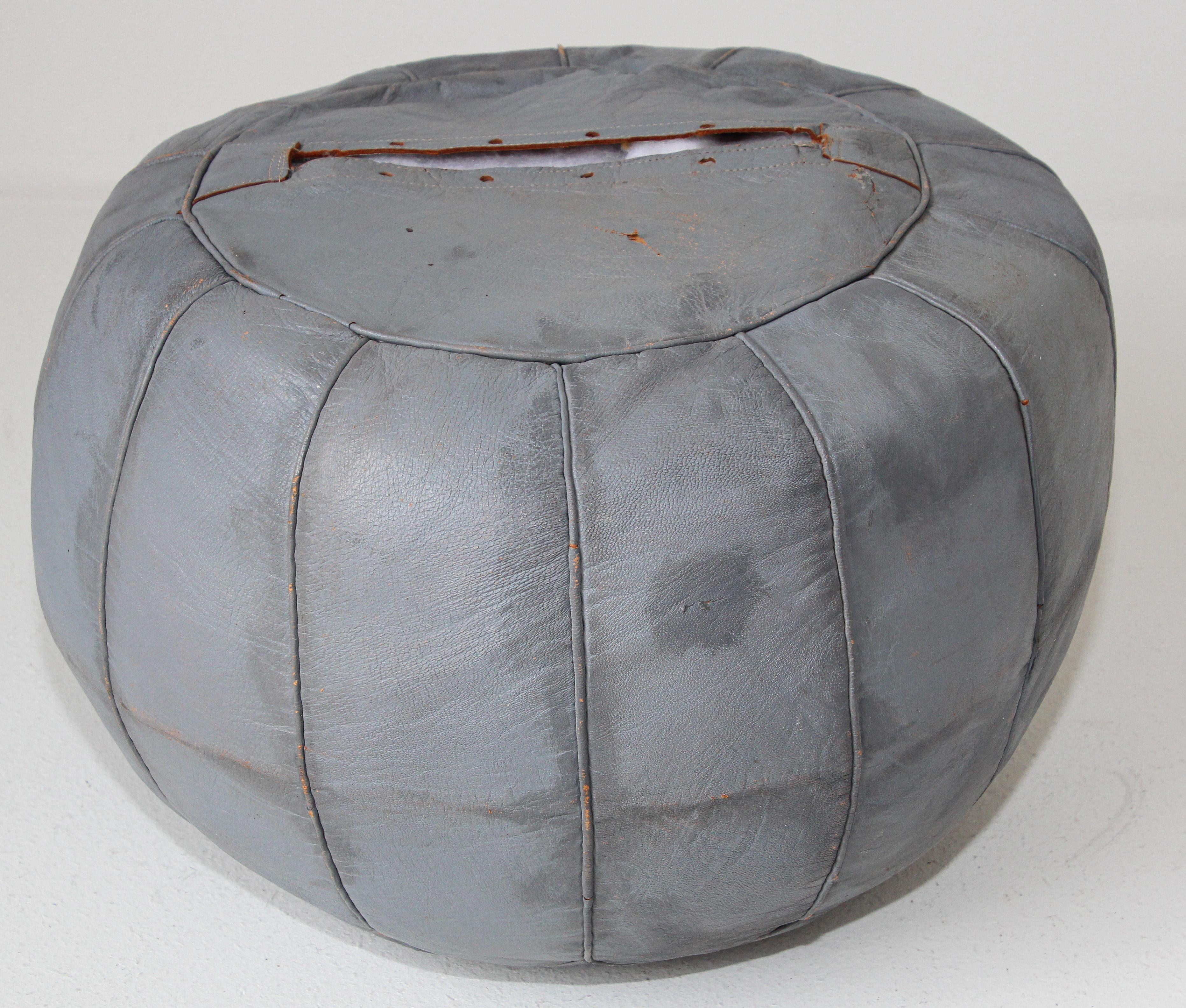 Vintage Moroccan Grey Leather Pouf Hand-Tooled in Fez Morocco For Sale 1