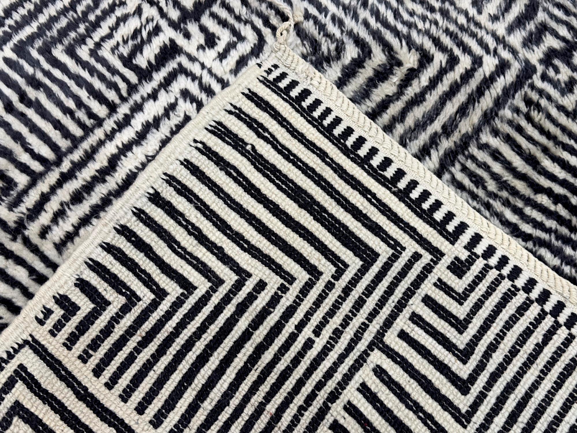 Vintage Moroccan Rug 10’5” x 12’9” For Sale 5