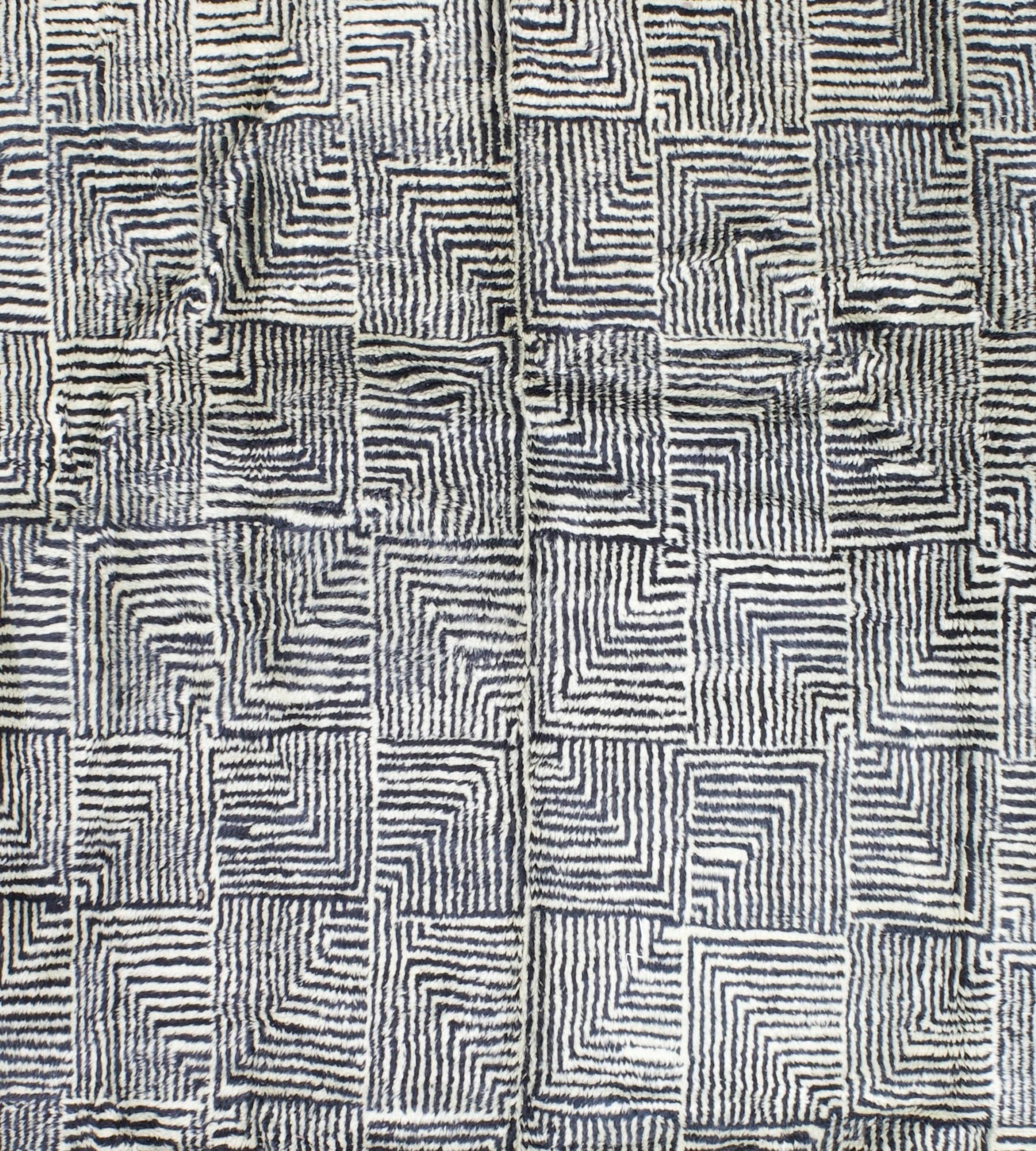 Vintage Moroccan Rug 10’5” x 12’9” In Excellent Condition For Sale In New York, NY