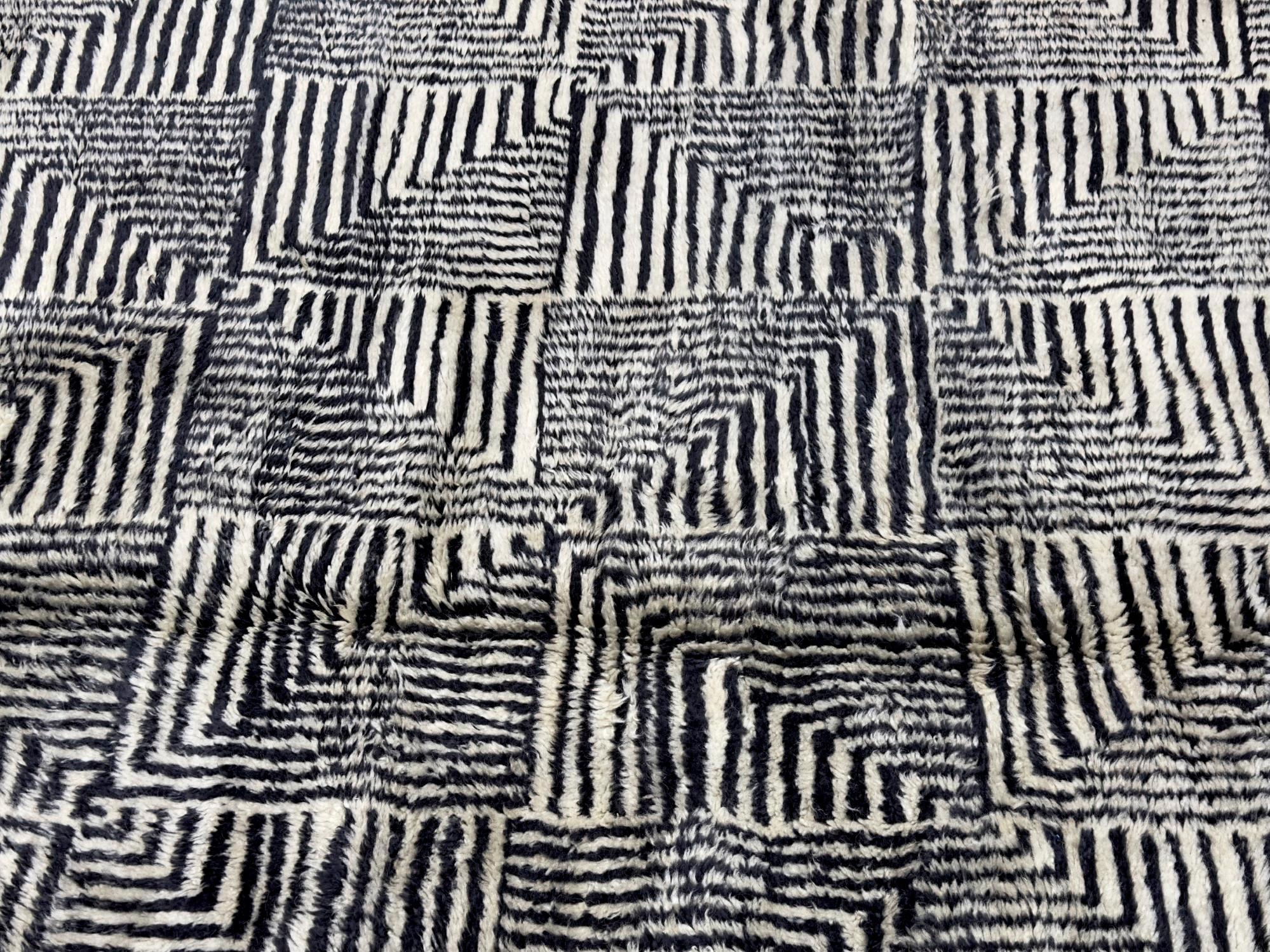 Vintage Moroccan Rug 10’5” x 12’9” For Sale 1