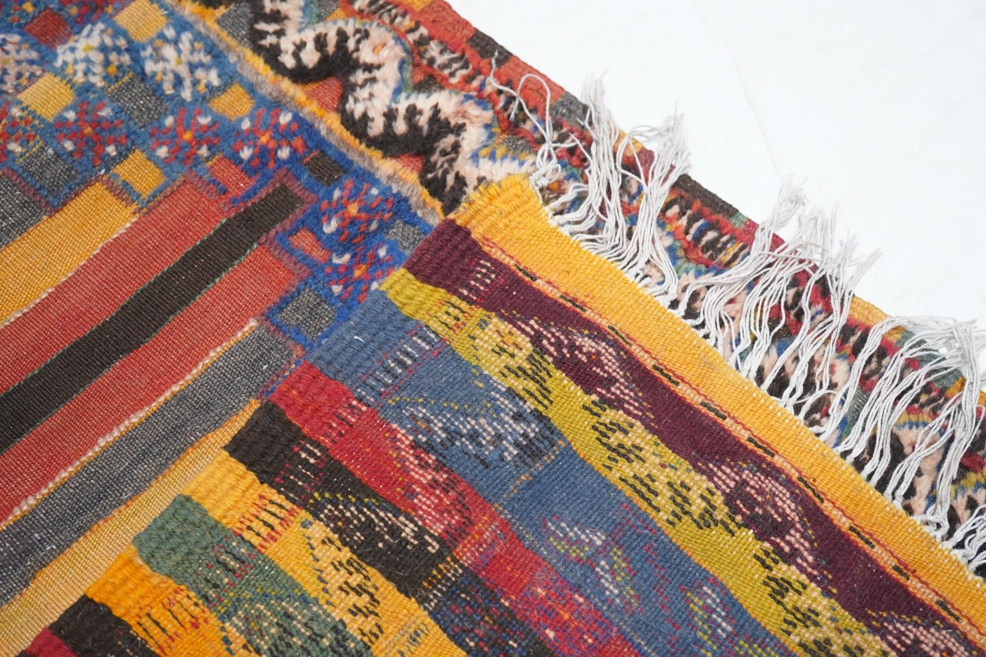 Vintage Marokkanischer Teppich 2'4'' x 5'5'' im Angebot 4