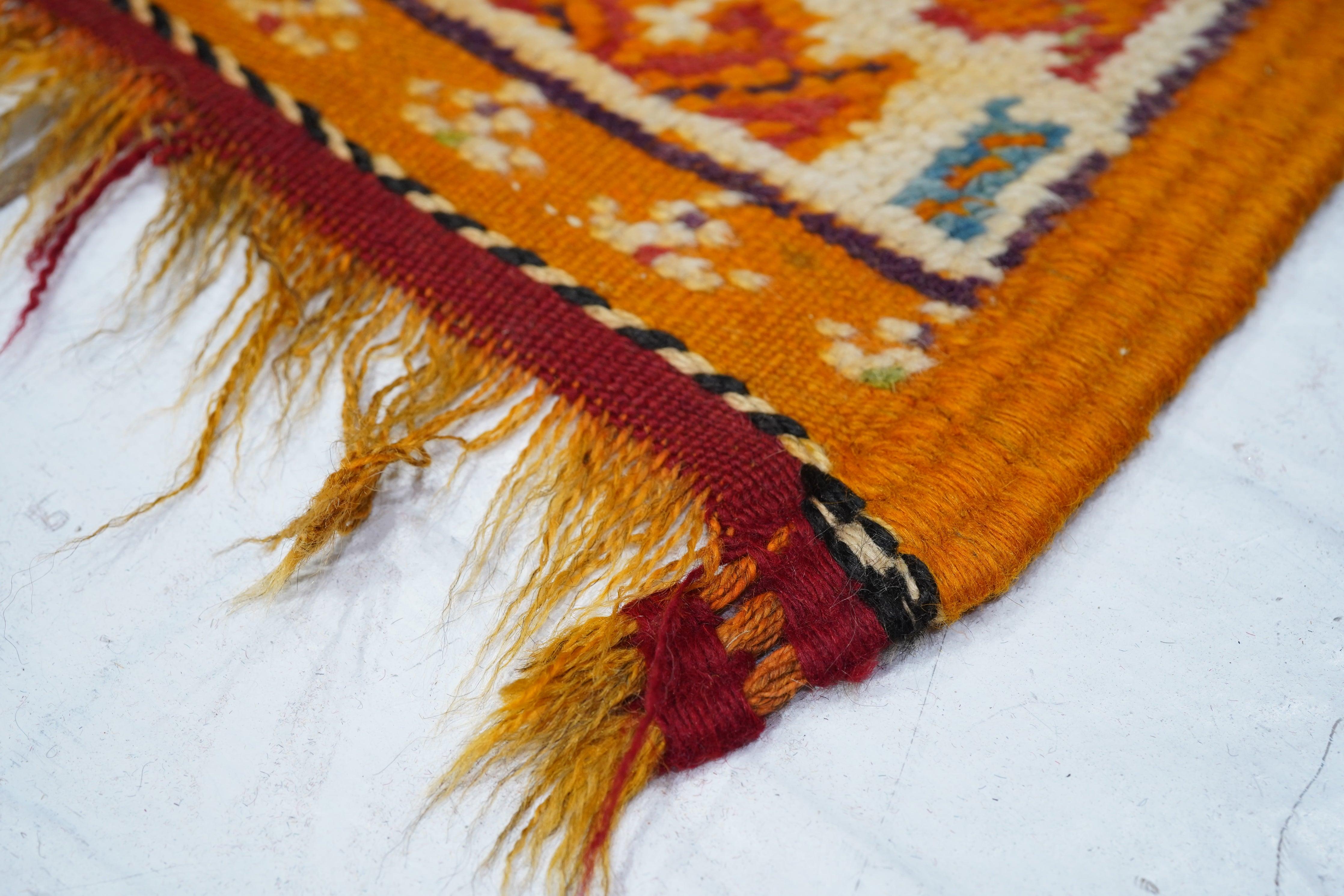 Marokkanischer Vintage-Teppich 4'4'' x 7'7'' im Zustand „Gut“ im Angebot in New York, NY