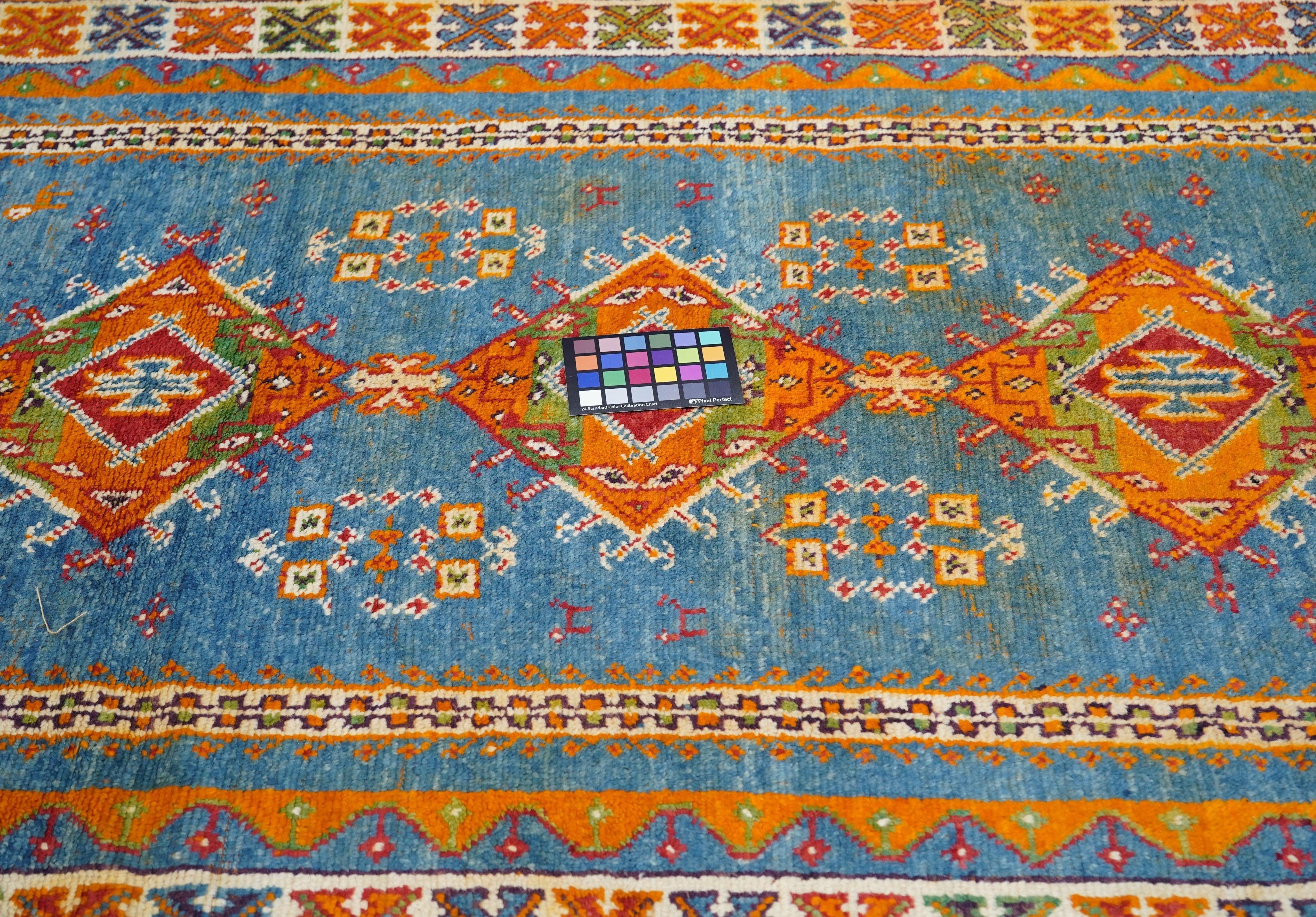 Marokkanischer Vintage-Teppich 4'4'' x 7'7'' im Angebot 3