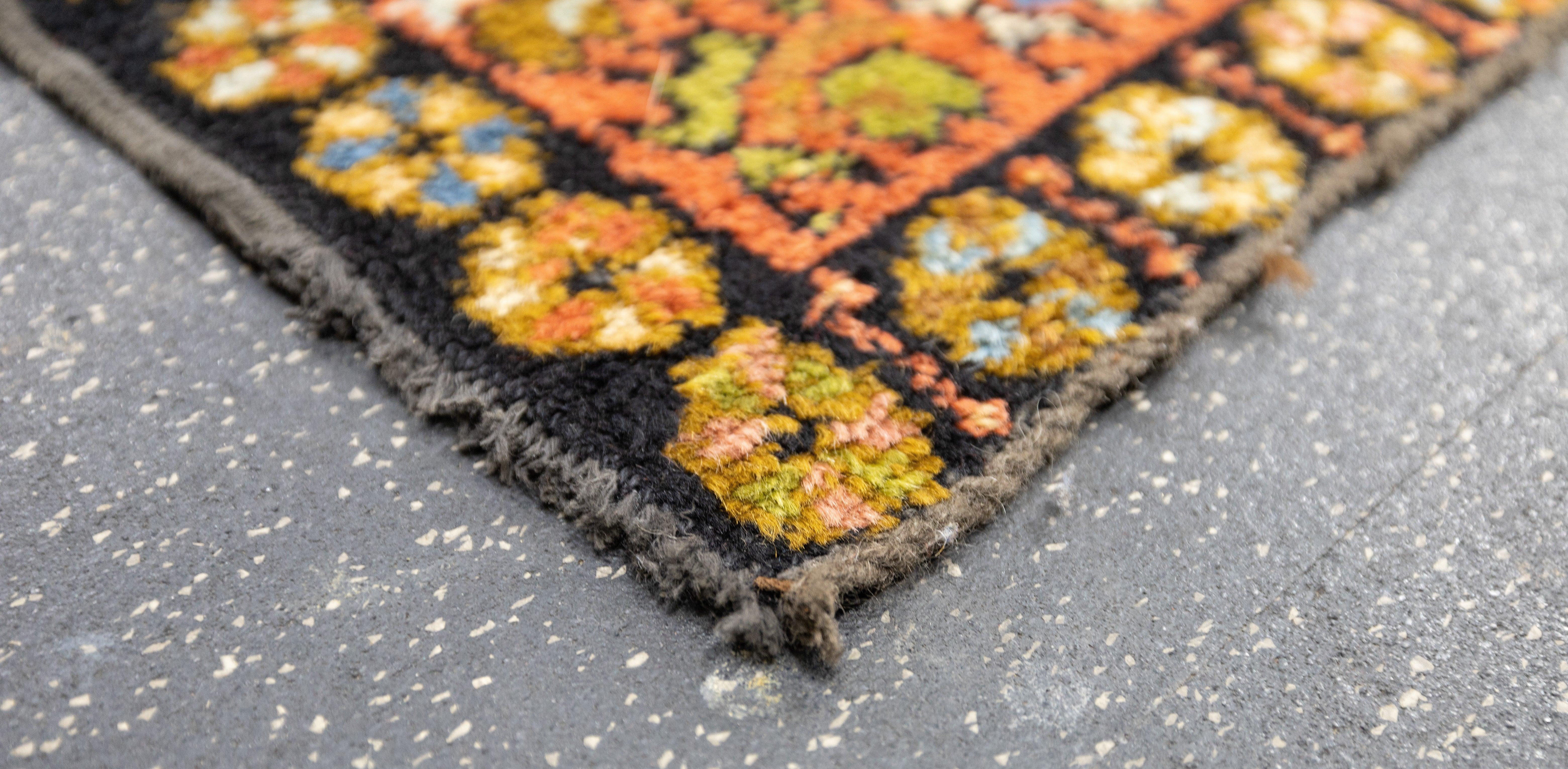 Vintage Moroccan Rug 4'9'' x 6'5'' In Good Condition For Sale In New York, NY