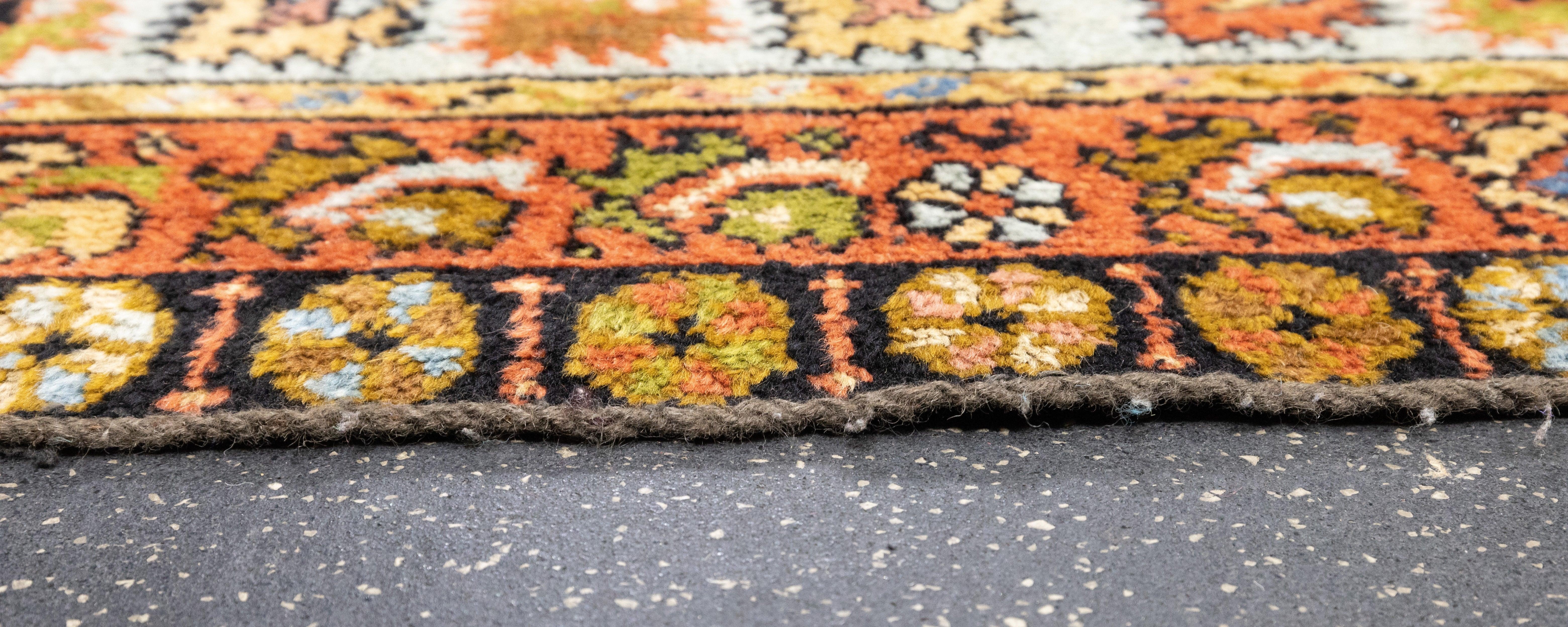 20th Century Vintage Moroccan Rug 4'9'' x 6'5'' For Sale
