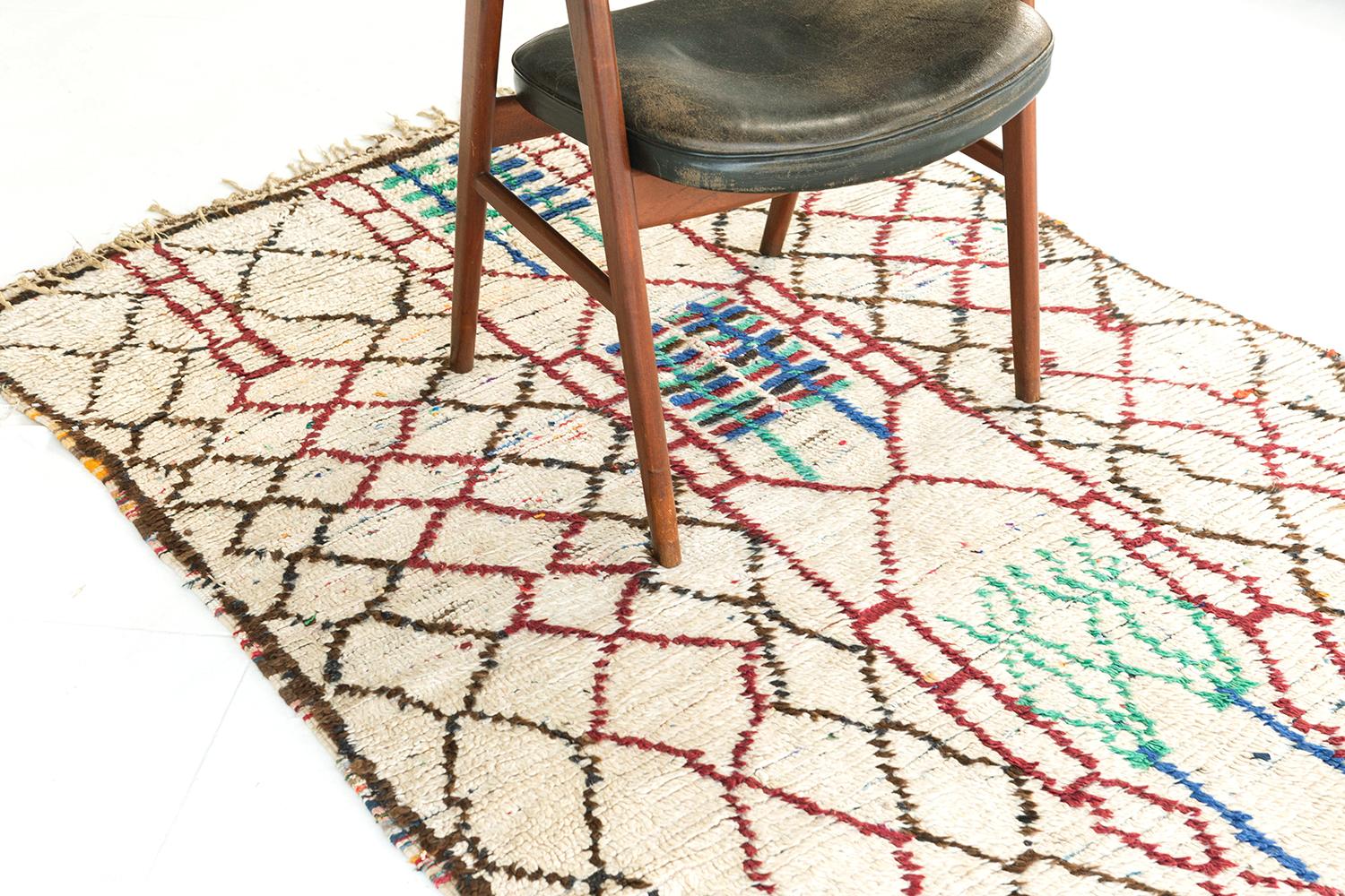 Marokkanischer Teppich aus der Atlas-Kollektion mit Azilal-Stamme im Zustand „Gut“ im Angebot in WEST HOLLYWOOD, CA