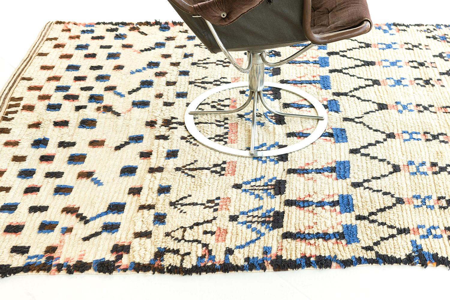 Vintage Moroccan Rug Azilal Tribe Atlas Collection In Good Condition For Sale In WEST HOLLYWOOD, CA