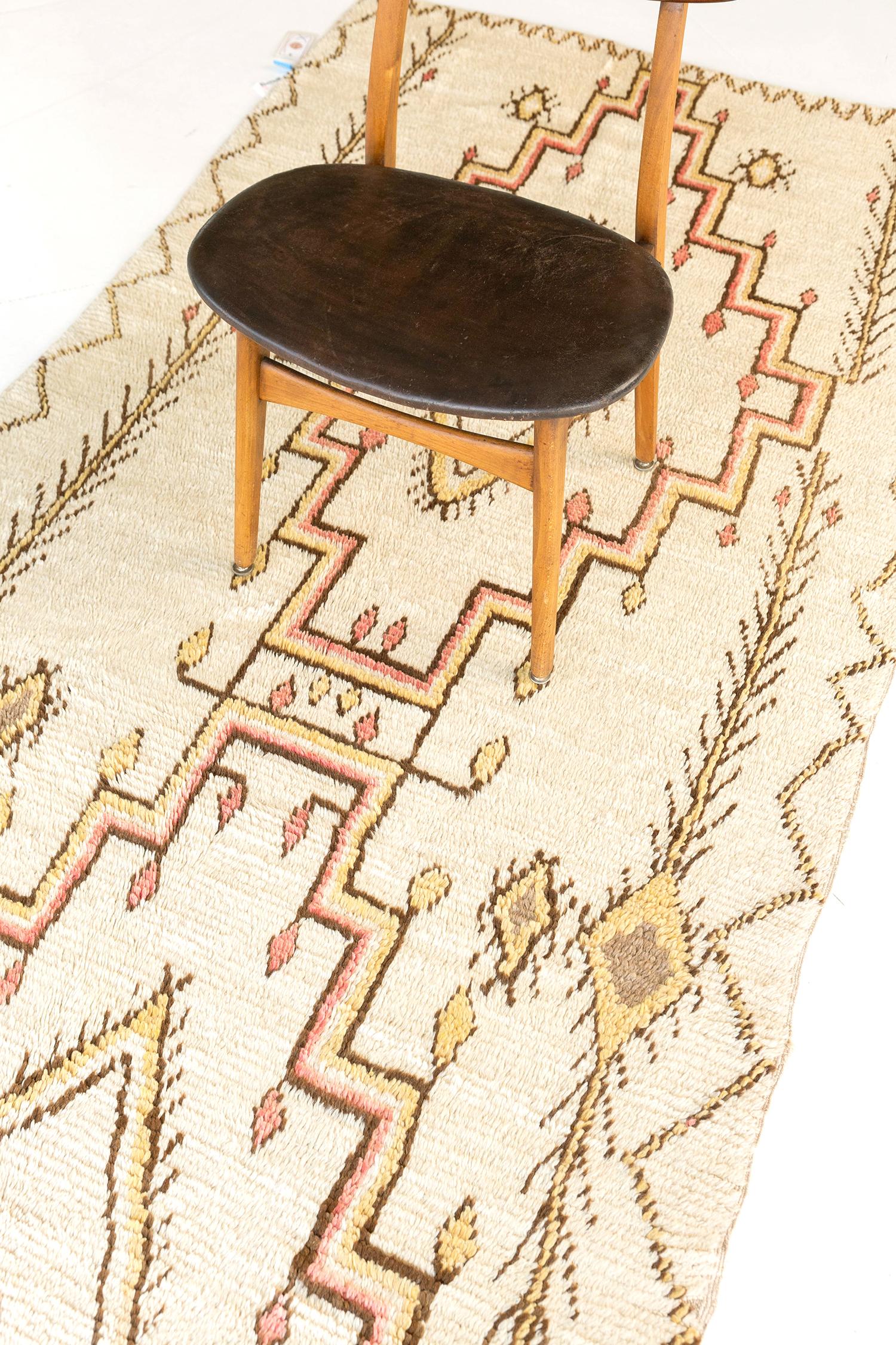 Marokkanischer Teppich im Azilal-Stil, Stammeskunst (Handgeknüpft) im Angebot