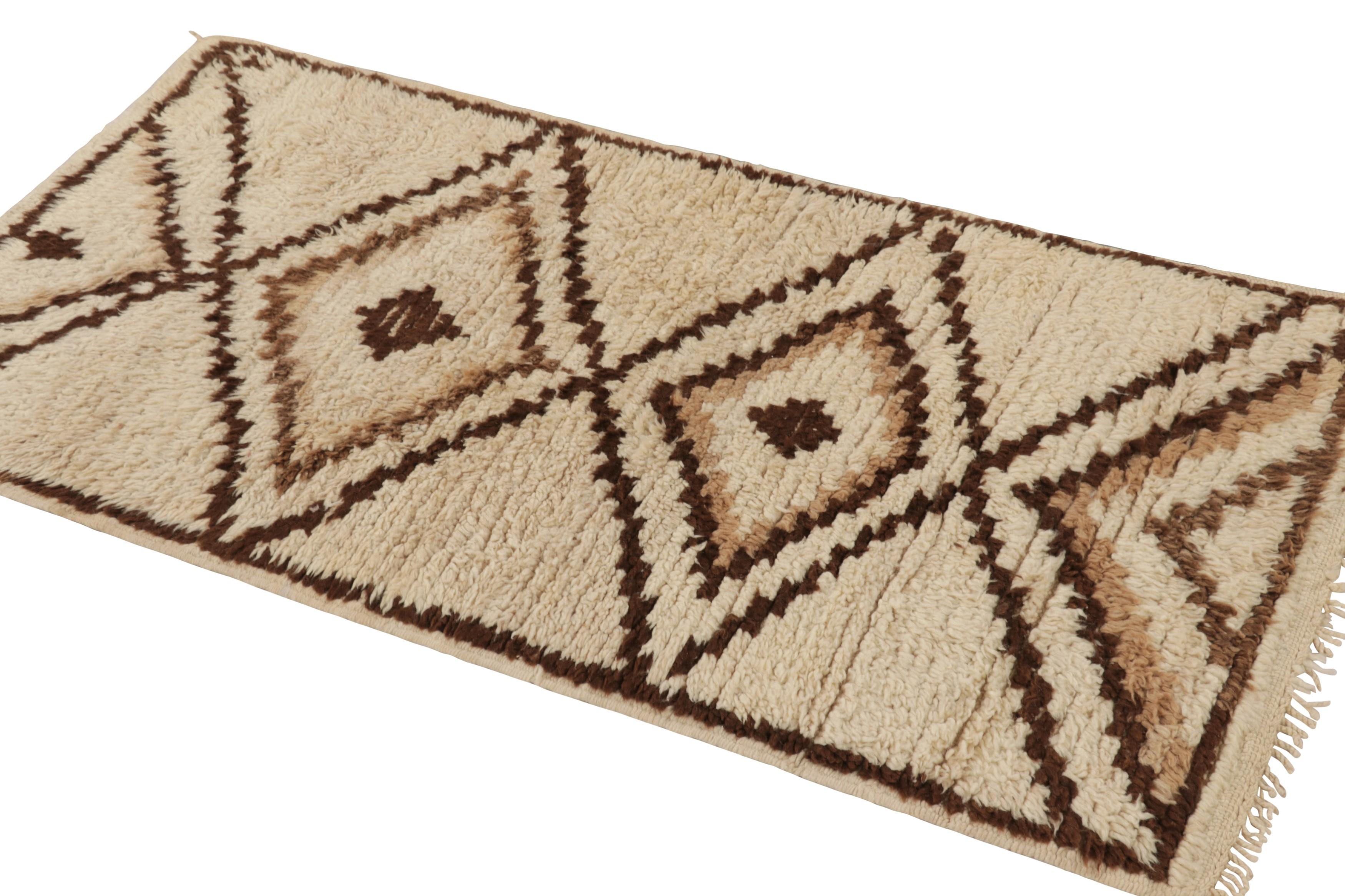 Hand-Knotted Vintage Moroccan Rug, Beige with Brown Diamond Patterns - Rug & Kilim For Sale