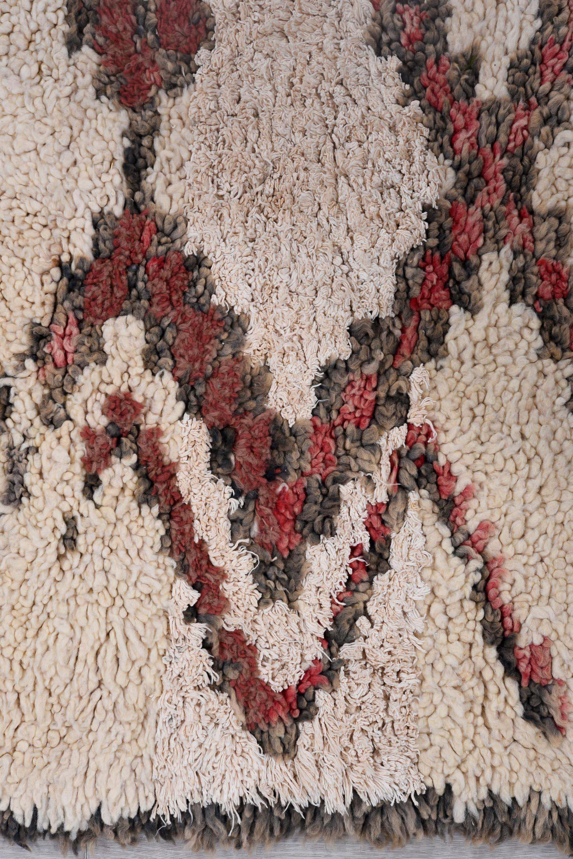 20th Century Vintage Moroccan Rug – Berber Diamond Lattice with Soft Red Accents For Sale