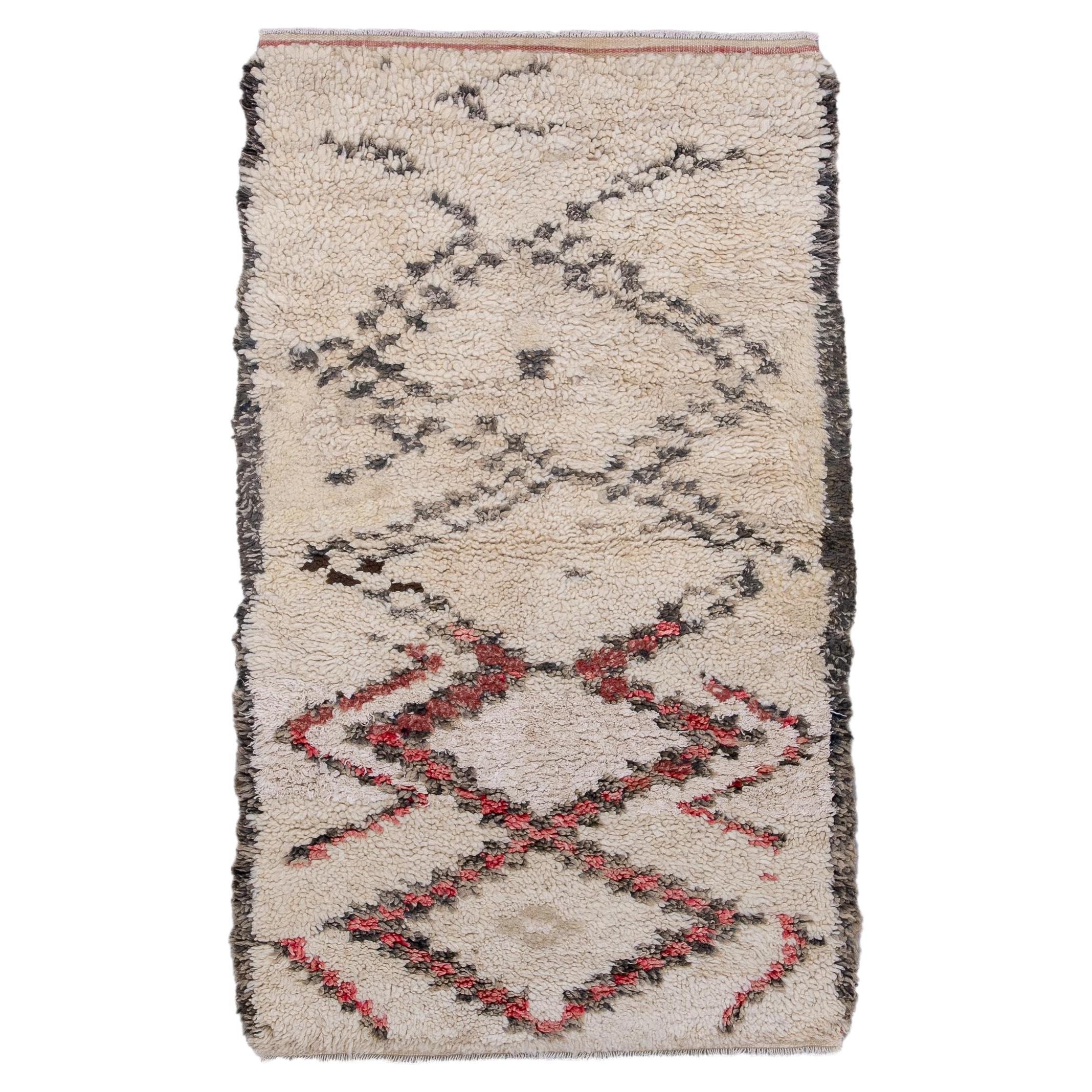 Vintage Moroccan Rug – Berber Diamond Lattice with Soft Red Accents For Sale