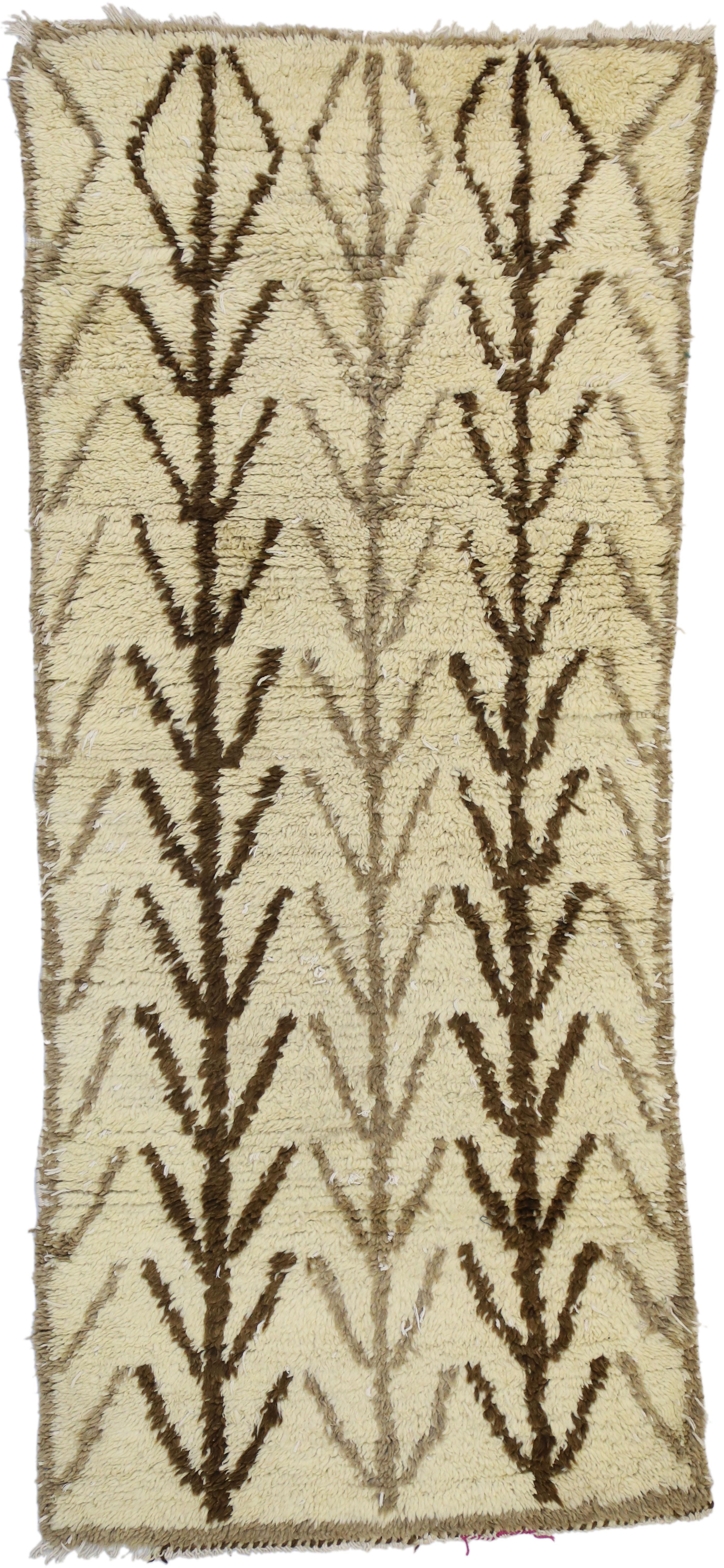 20869 Vintage Berber Moroccan Rug with Modern Style 02'06 x 05'08. This hand knotted wool vintage Moroccan rug features three columns of a twig-like shape. In Ancient Berber rug-making, the twig motif, similar to that of a fish-bone, represents the