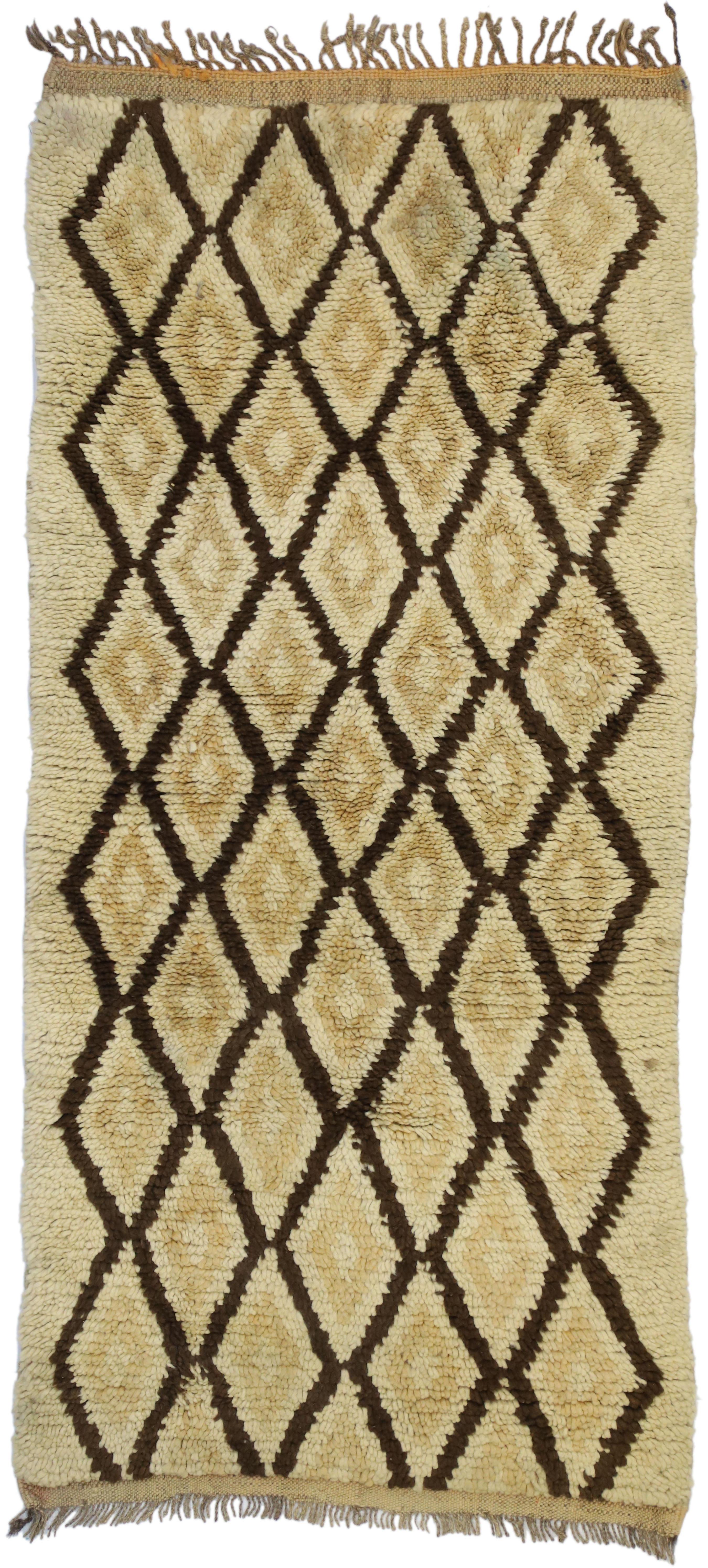 20865 Vintage Berber Moroccan Rug with Tribal Style 02'05 x 05'00. This hand knotted wool vintage Moroccan rug features seven columns of diamond lattices unfolding across an abrashed creamy-beige field. The coffee colored zigzag lines come together