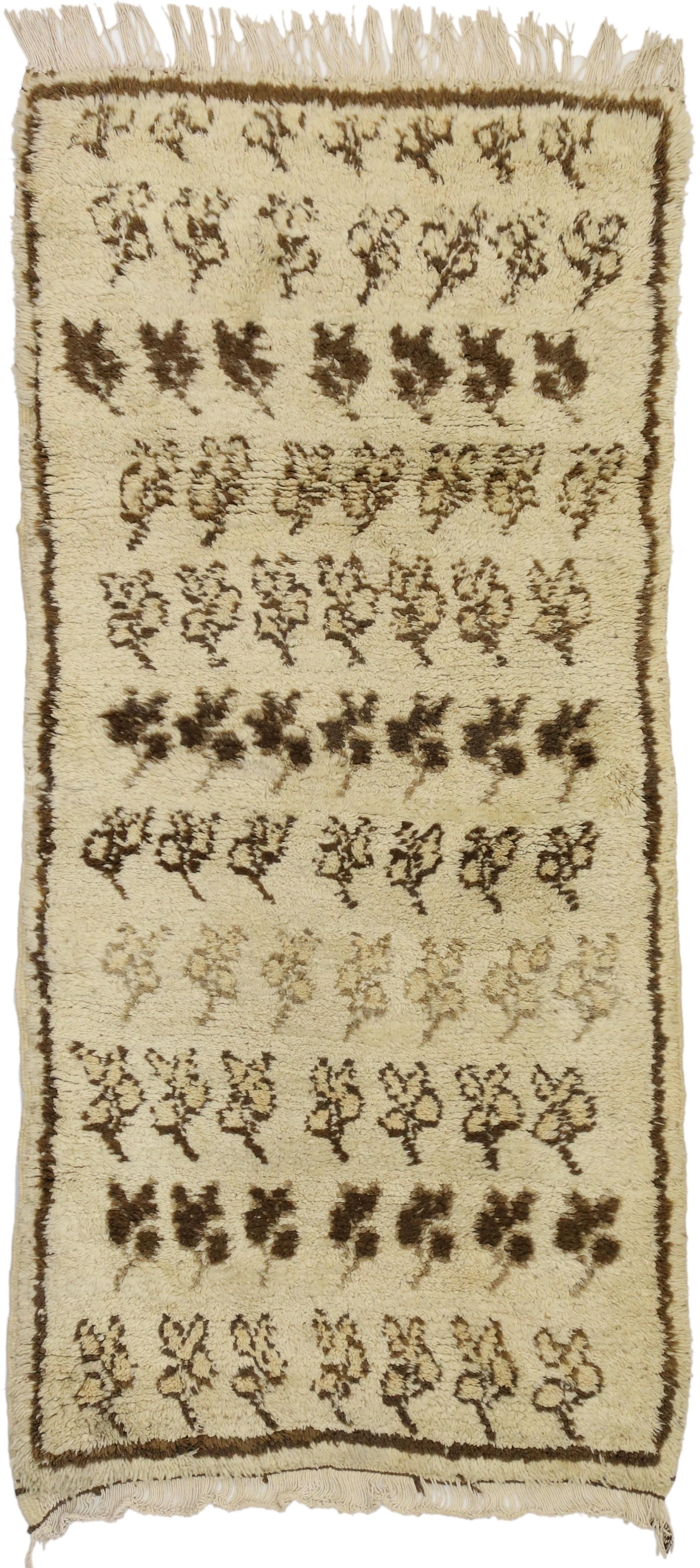 20863, Vintage Moroccan rug, Berber Moroccan rug with tribal style. This hand knotted wool vintage Moroccan rug features seven columns of flowers unfolding across an abrashed sandy-beige field. Though deceptively simple, this tribal design is