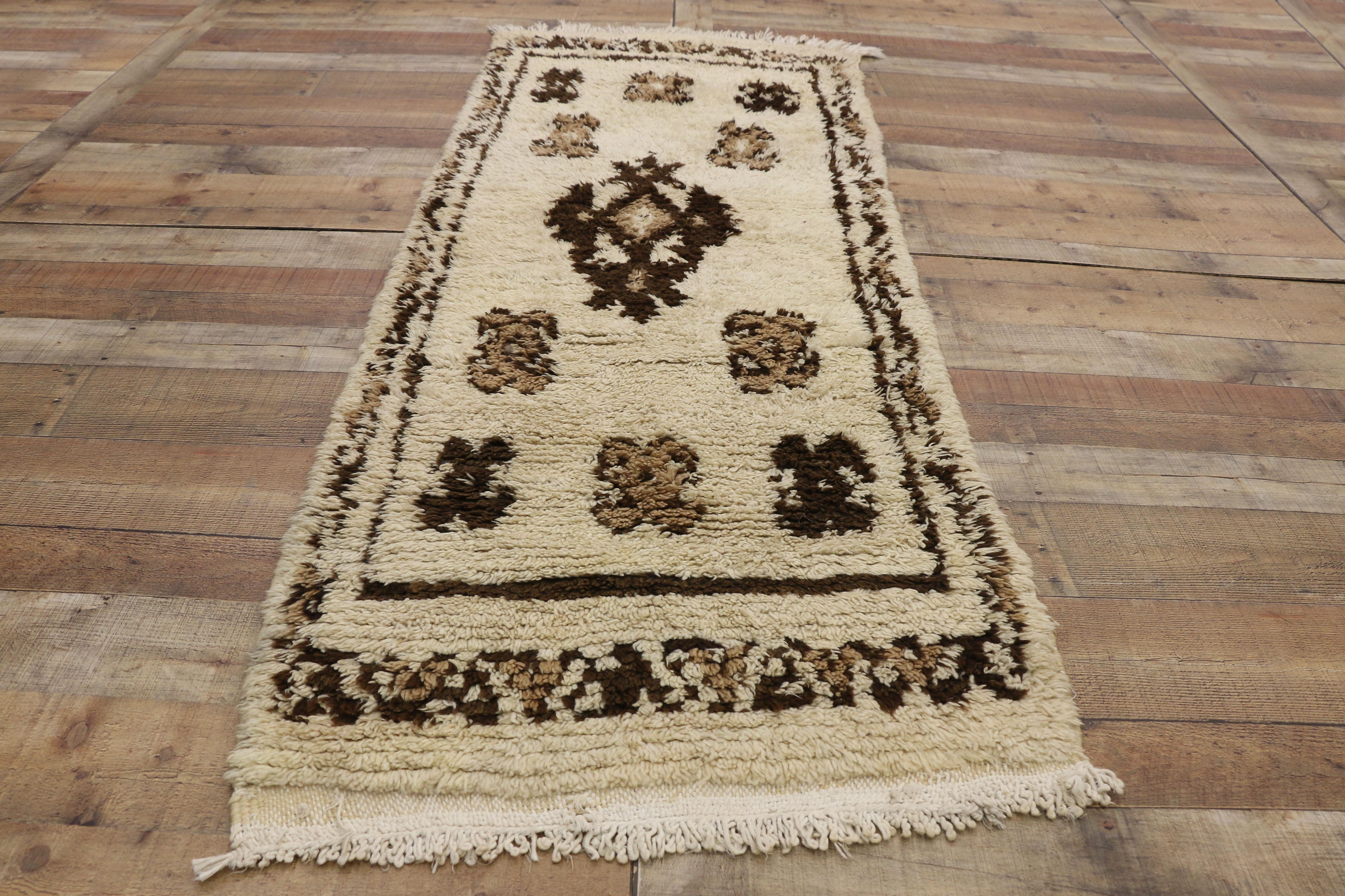 Vintage Berber Moroccan Rug with Tribal Style For Sale 1