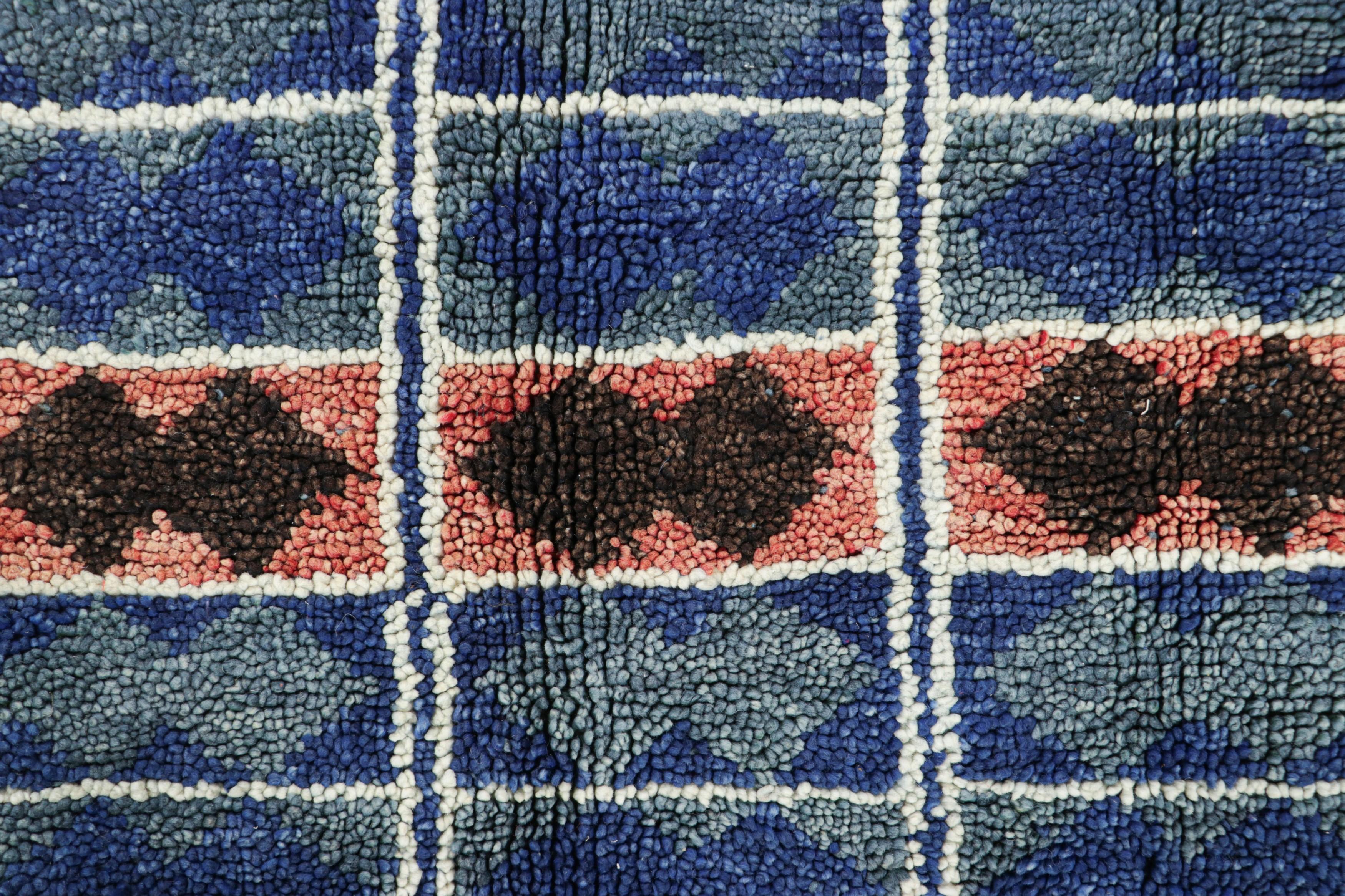Vintage Marokkanischer Teppich, Blau & Rosa mit Geometrischen Mustern - Rug & Kilim (Handgeknüpft) im Angebot