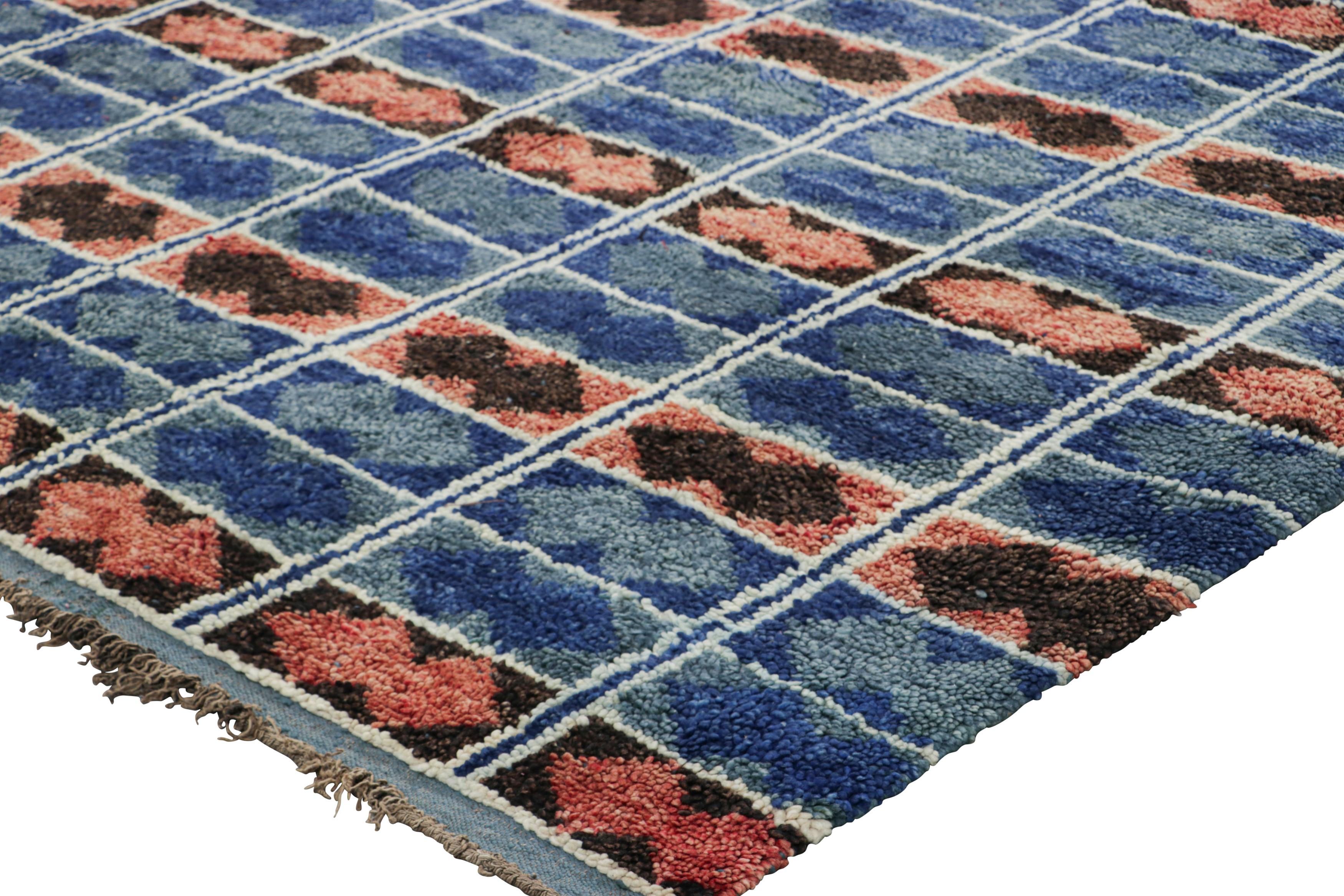Vintage Marokkanischer Teppich, Blau & Rosa mit Geometrischen Mustern - Rug & Kilim (Wolle) im Angebot