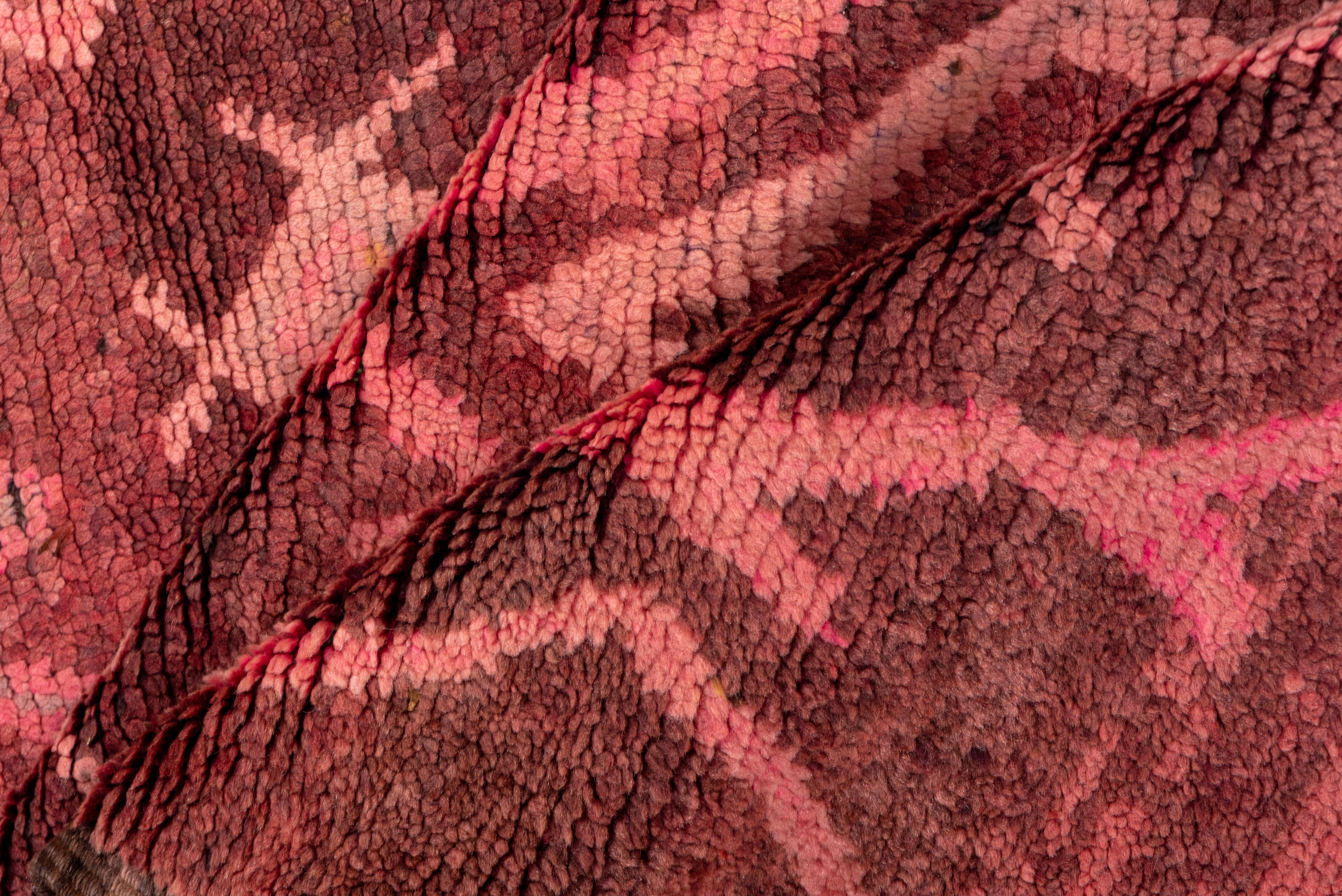 Vintage Marokkanischer Teppich Blush und Terracotta Diamant Medaillon-Muster im Zustand „Gut“ im Angebot in New York, NY