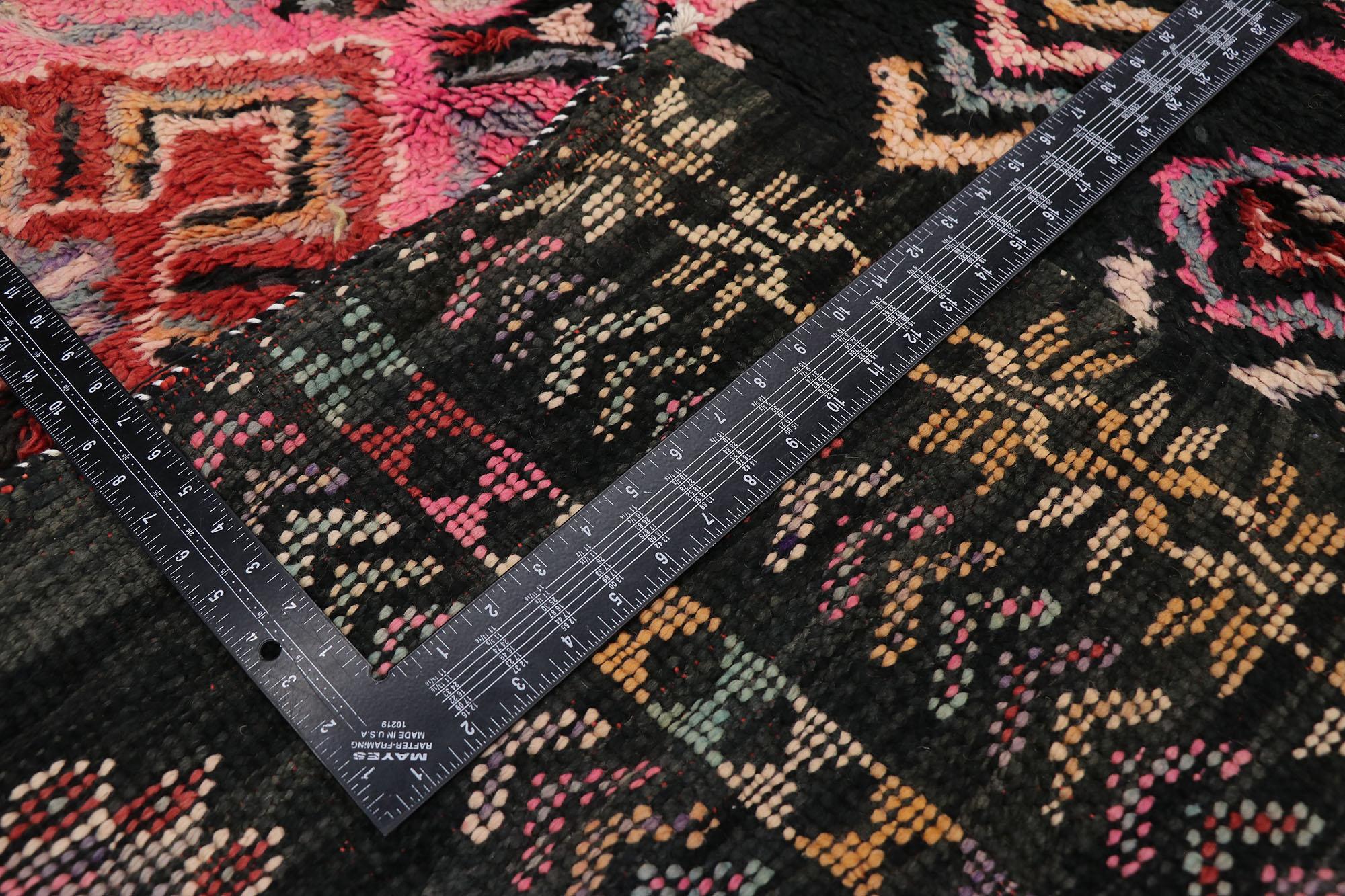 Marokkanischer Teppich im Vintage-Stil von Berberbesatz aus Marokko (Handgeknüpft) im Angebot