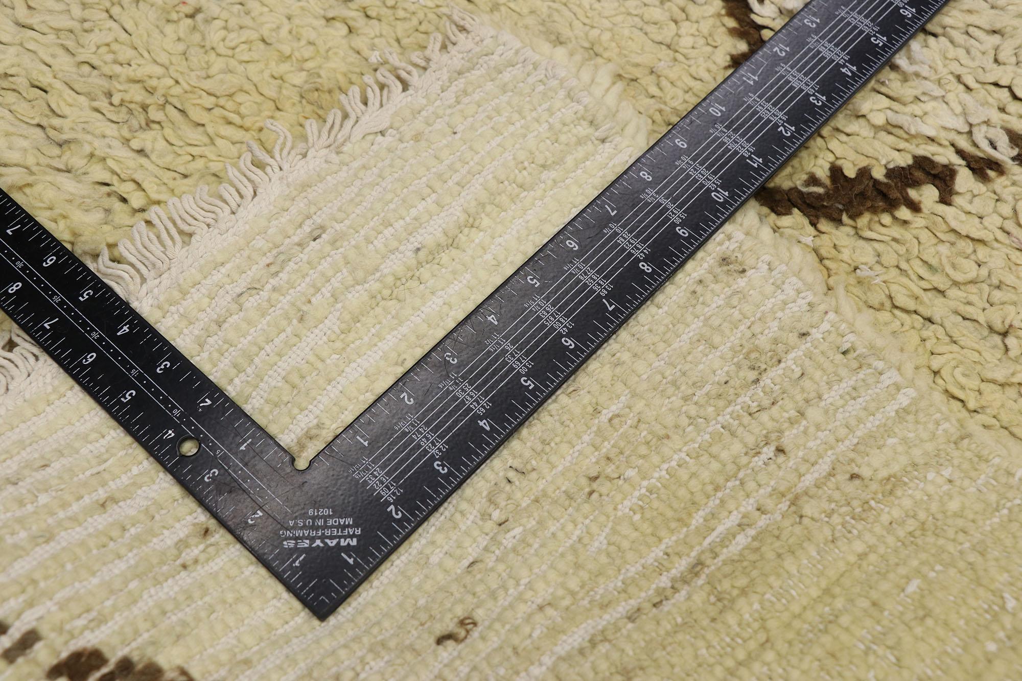 Rustique Tapis marocain vintage des tribus berbères du Maroc en vente