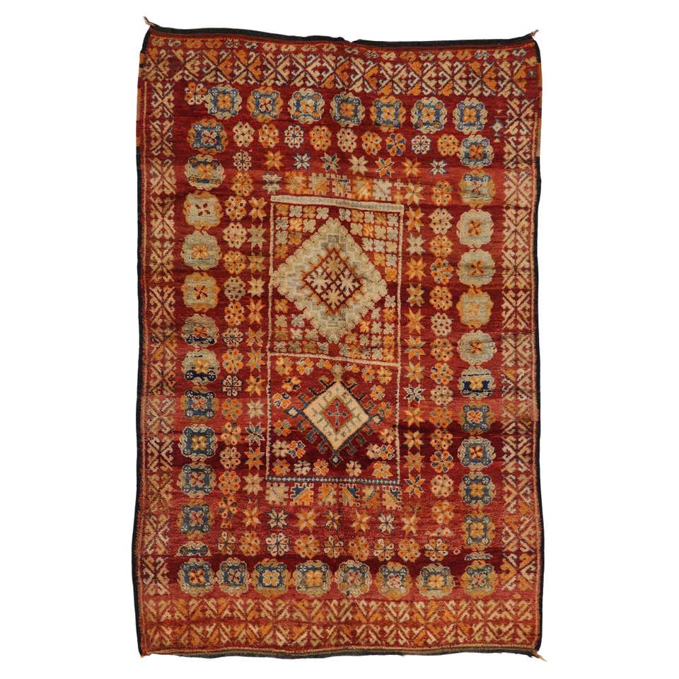 Berber Tribes of Morocco Vintage Rabat Moroccan Rug, 04'02 x 06'04 For ...