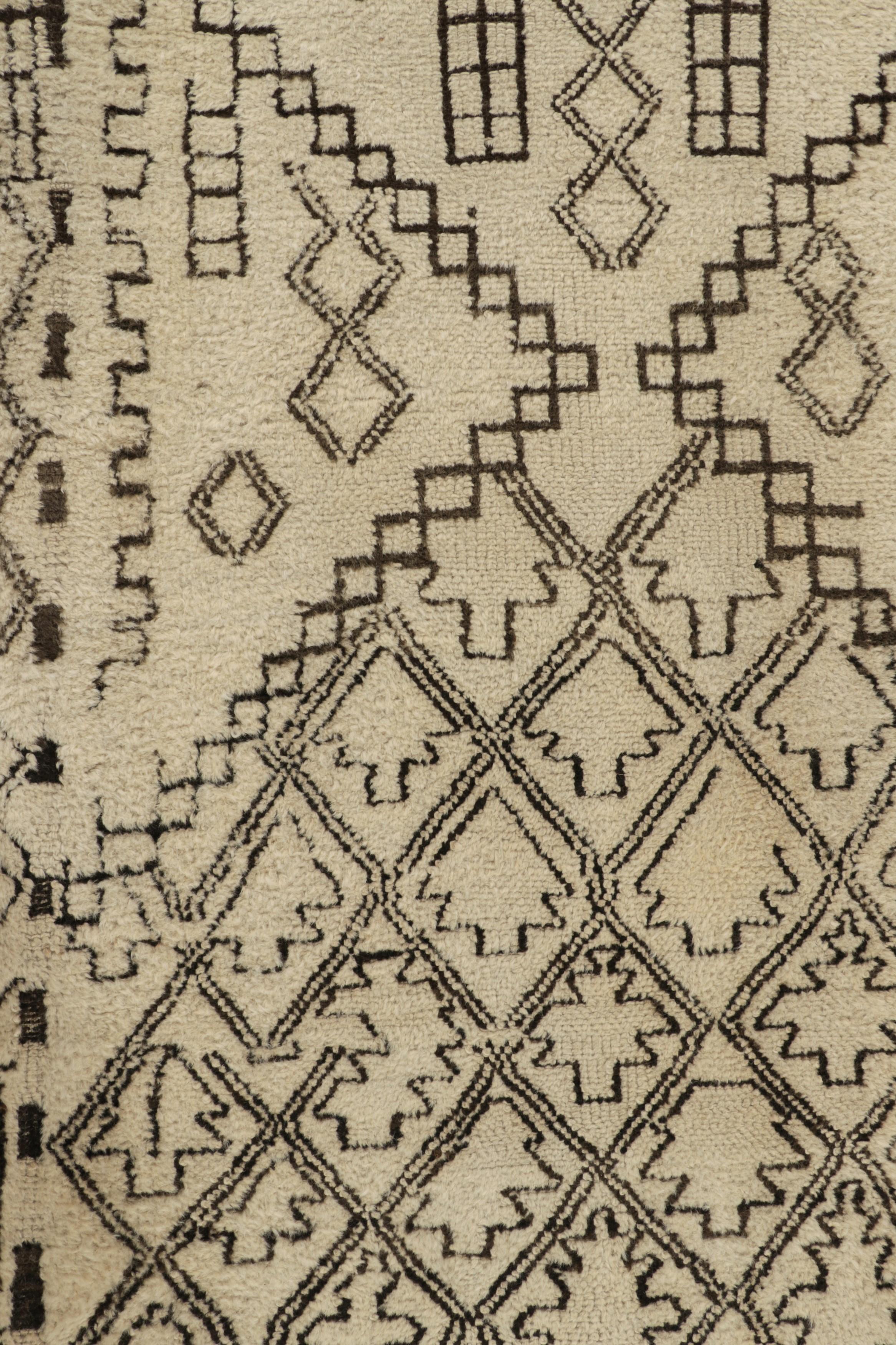 Wool Vintage Moroccan Rug, Cream and Brown Diamond Geometric Patterns - Rug & Kilim For Sale