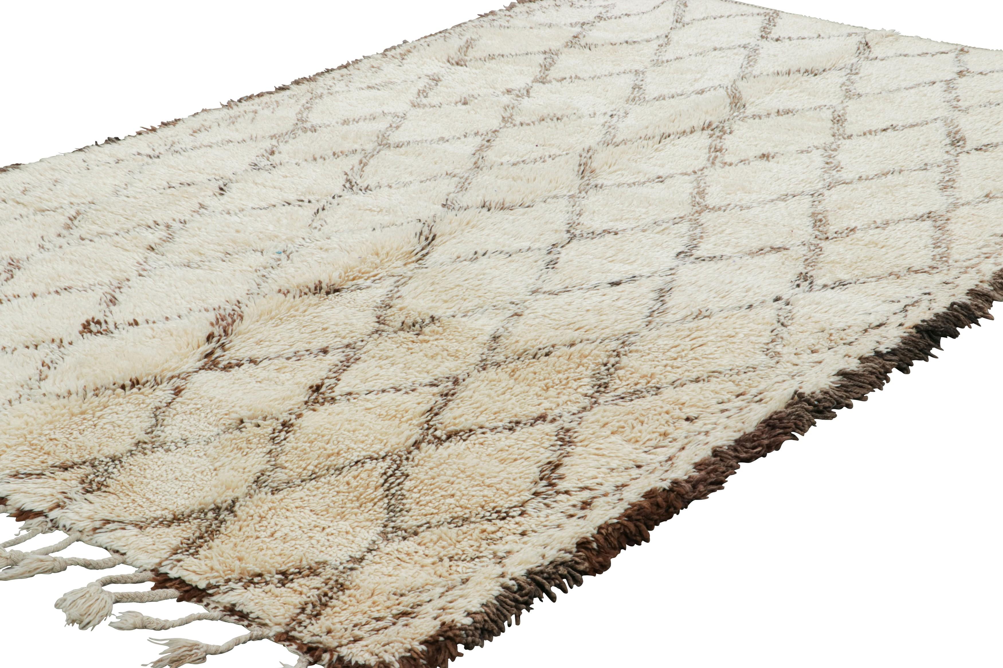 Alfombra marroquí vintage, crema y beige con motivos de rombos - Rug & Kilim Anudado a mano en venta