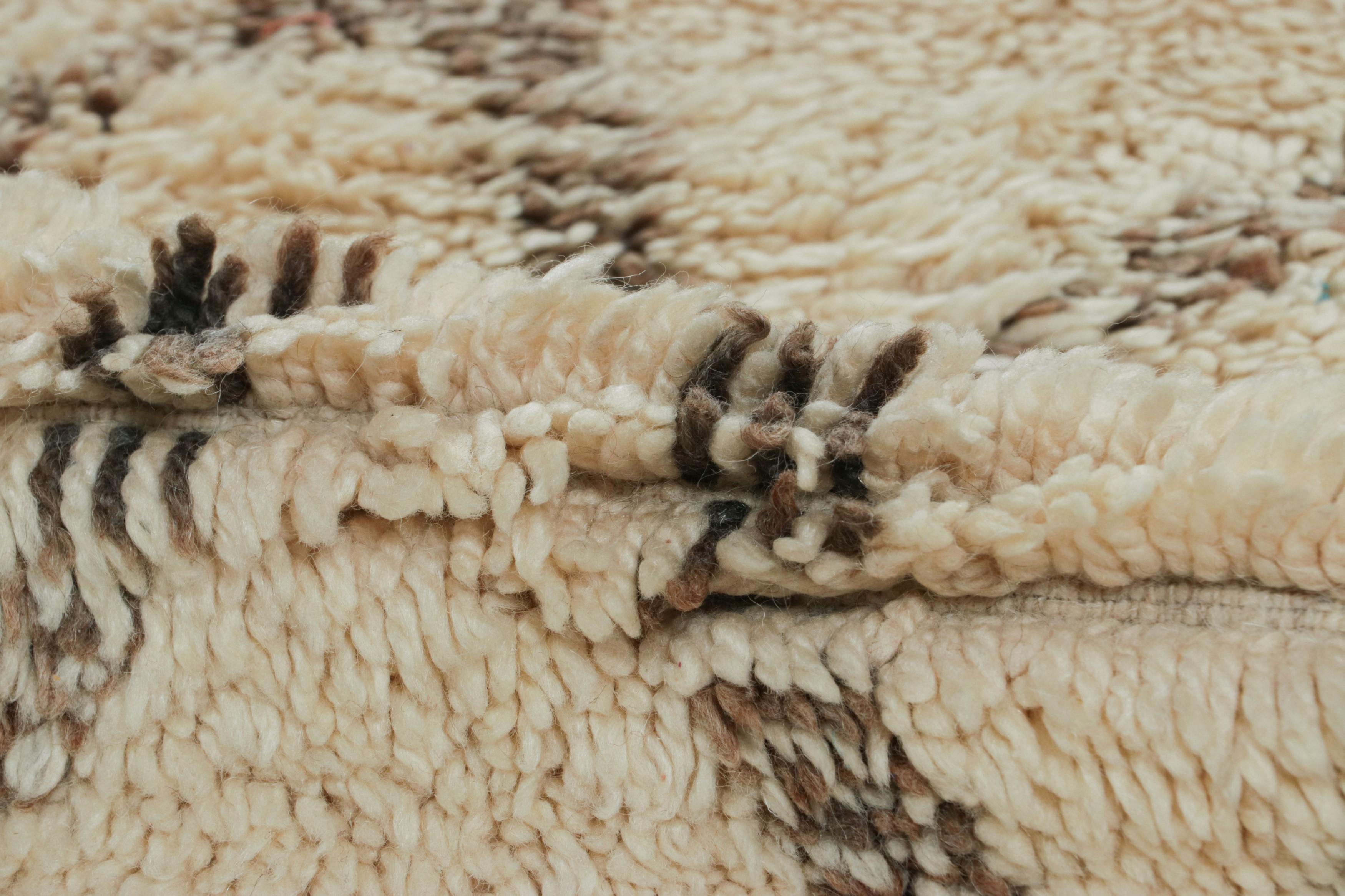 Alfombra marroquí vintage, crema y beige con motivos de rombos - Rug & Kilim Lana en venta