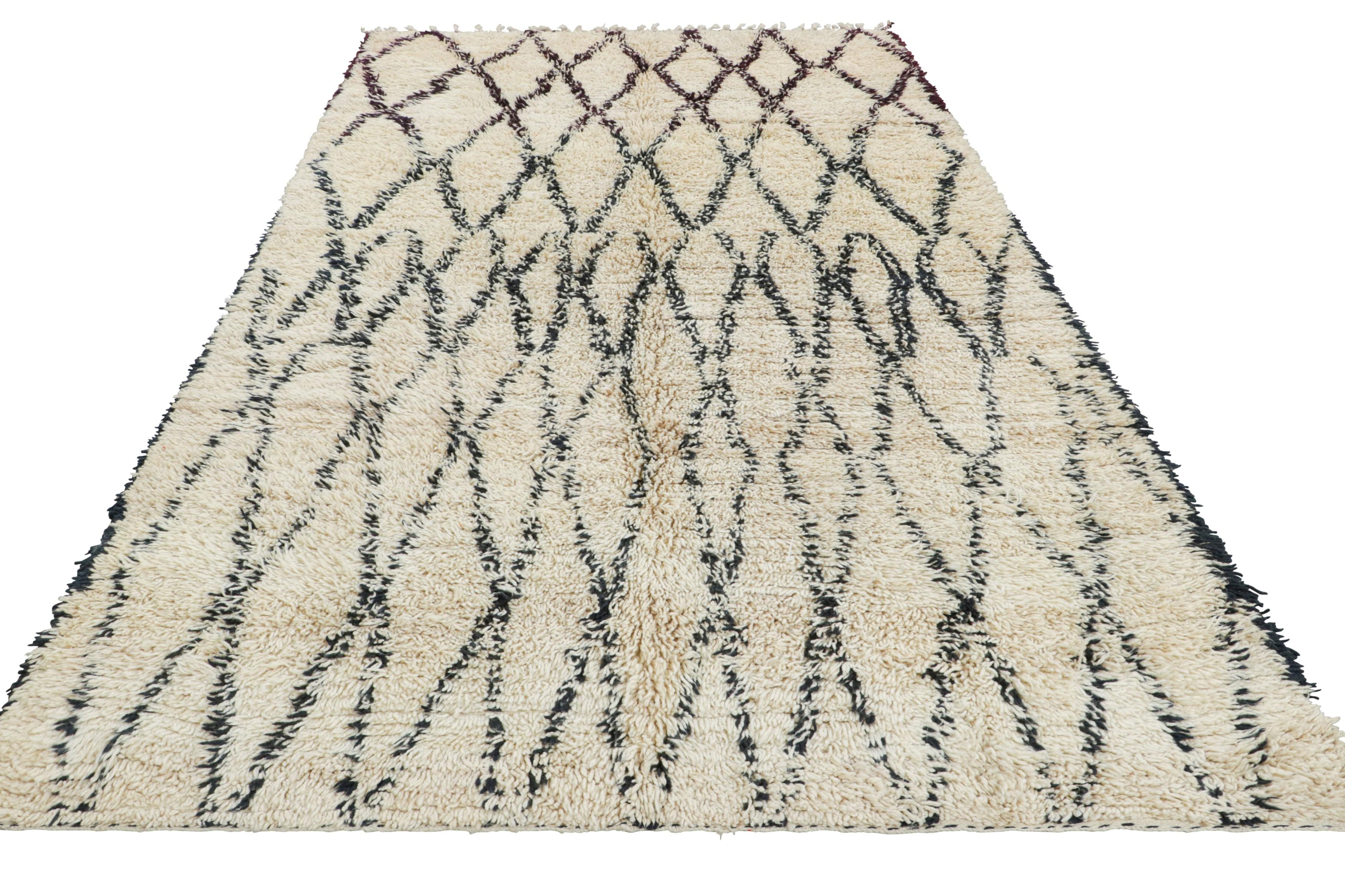 Vintage Marokkanischer Teppich, Creme & Schwarz mit Rautenmustern - Rug & Kilim (Mitte des 20. Jahrhunderts) im Angebot
