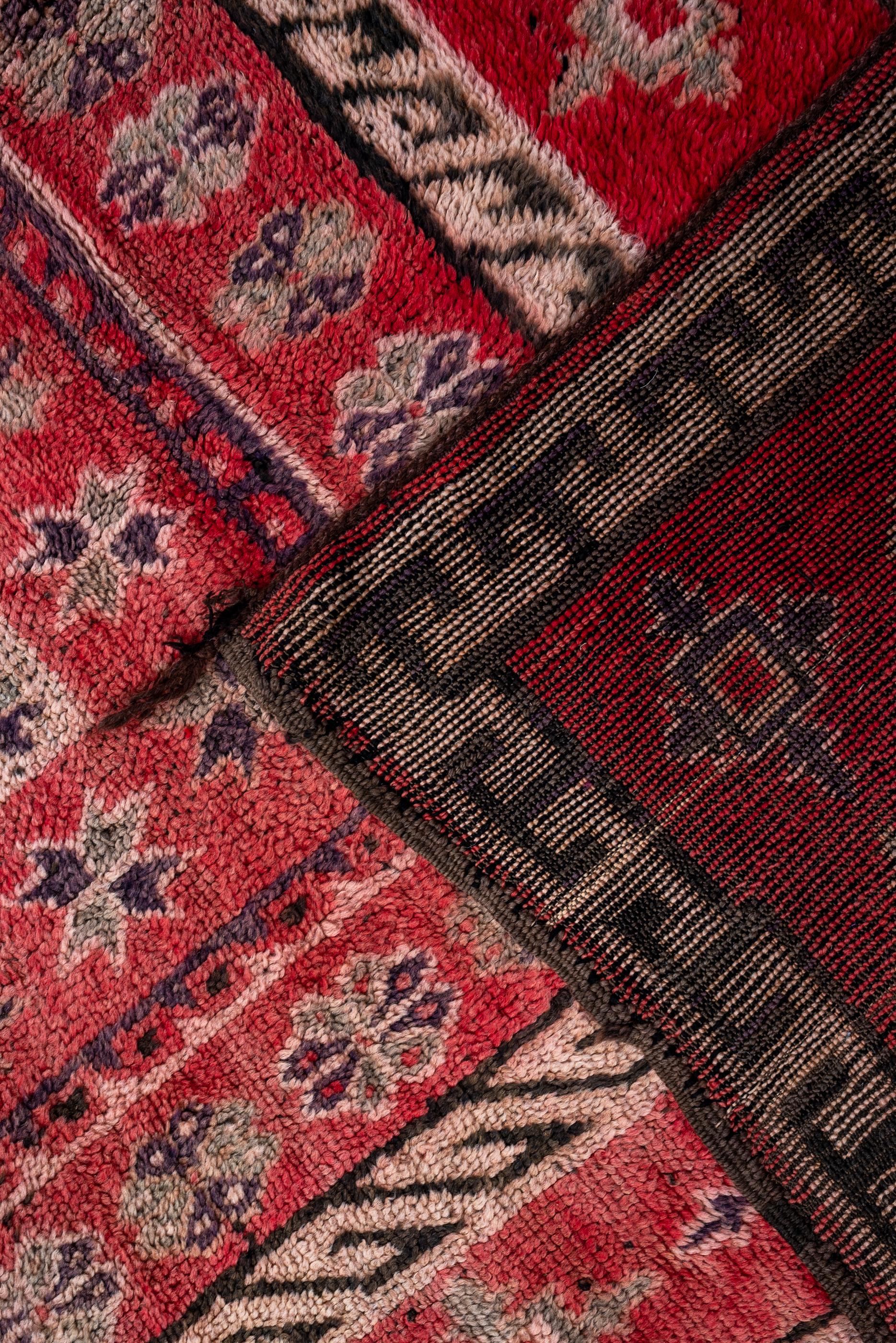 Vintage Moroccan Rug Design In Good Condition For Sale In New York, NY