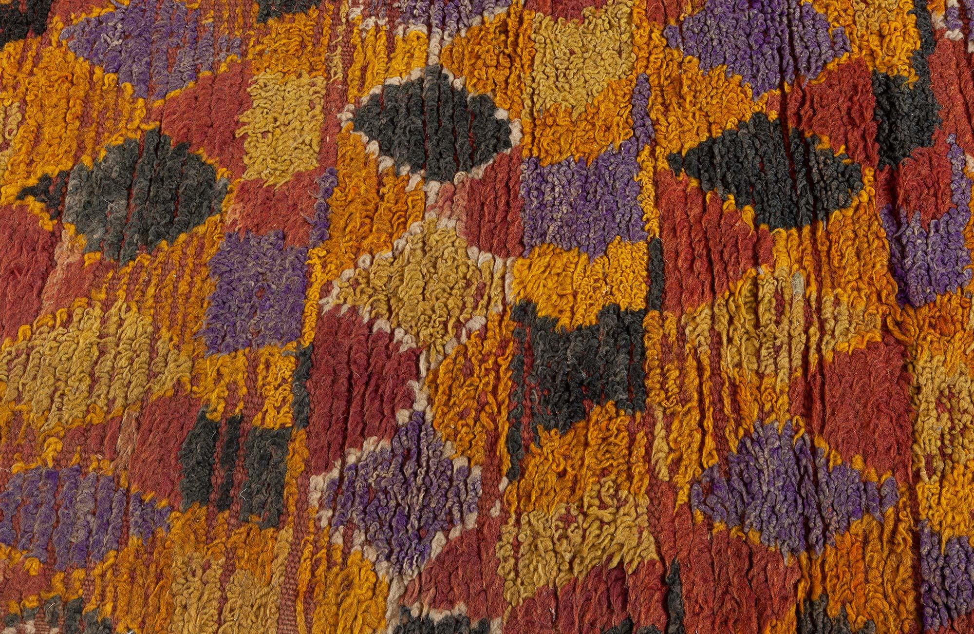 Vintage Moroccan rug
Size: 5'8