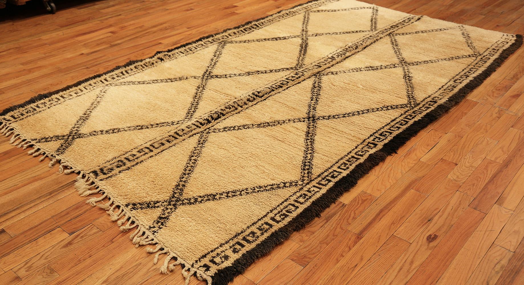 Vintage Moroccan Rug, Morocco, Mid 20th Century – Size: 6 ft 4 in x 11 ft 1 in (1.93 m x 3.38 m)

This exceptional example of the beauty of vintage rugs from Morocco features a sophisticated compartmental composition with decorative strap work