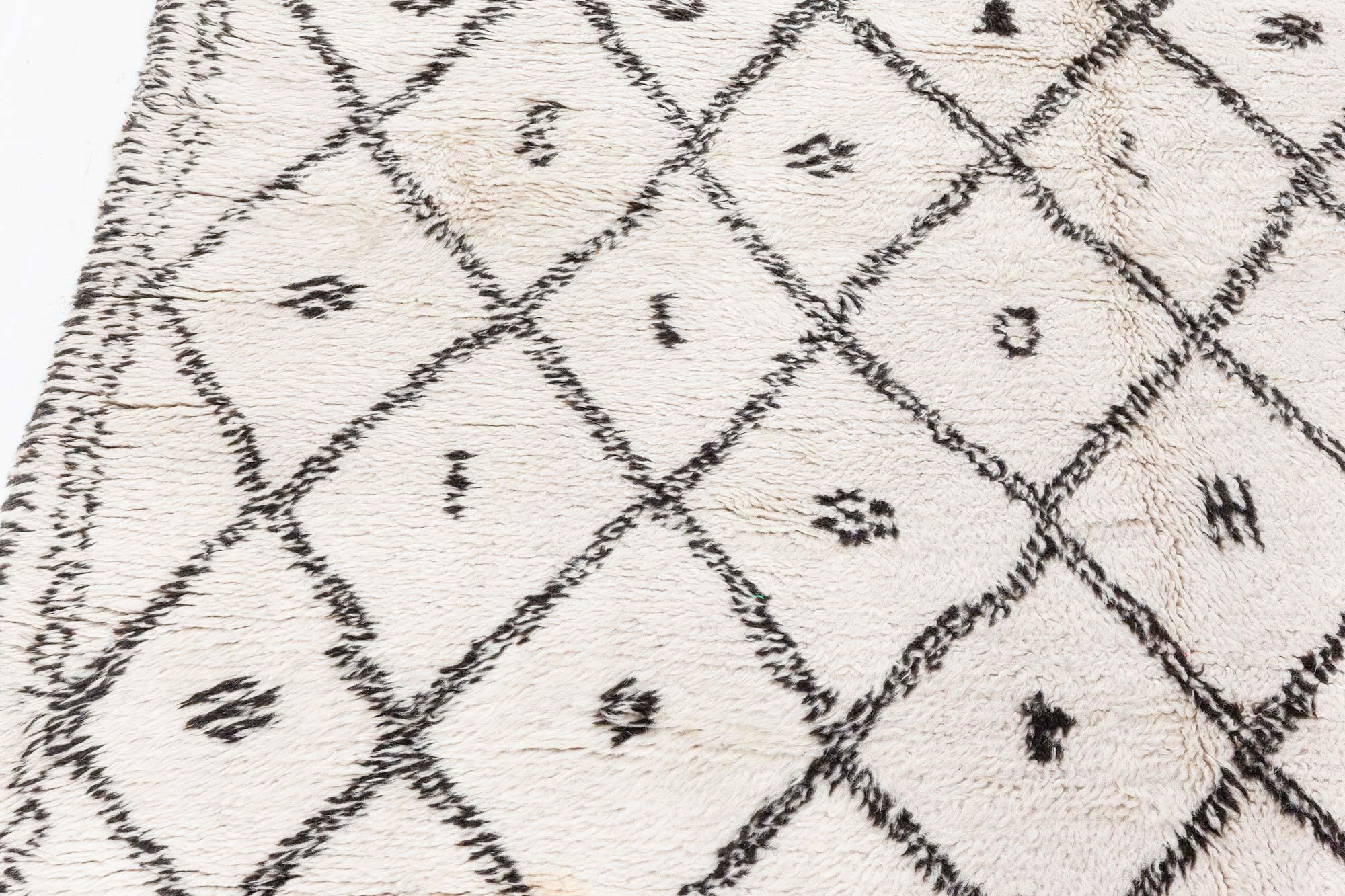 Marokkanischer Vintage-Teppich im Zustand „Gut“ im Angebot in New York, NY