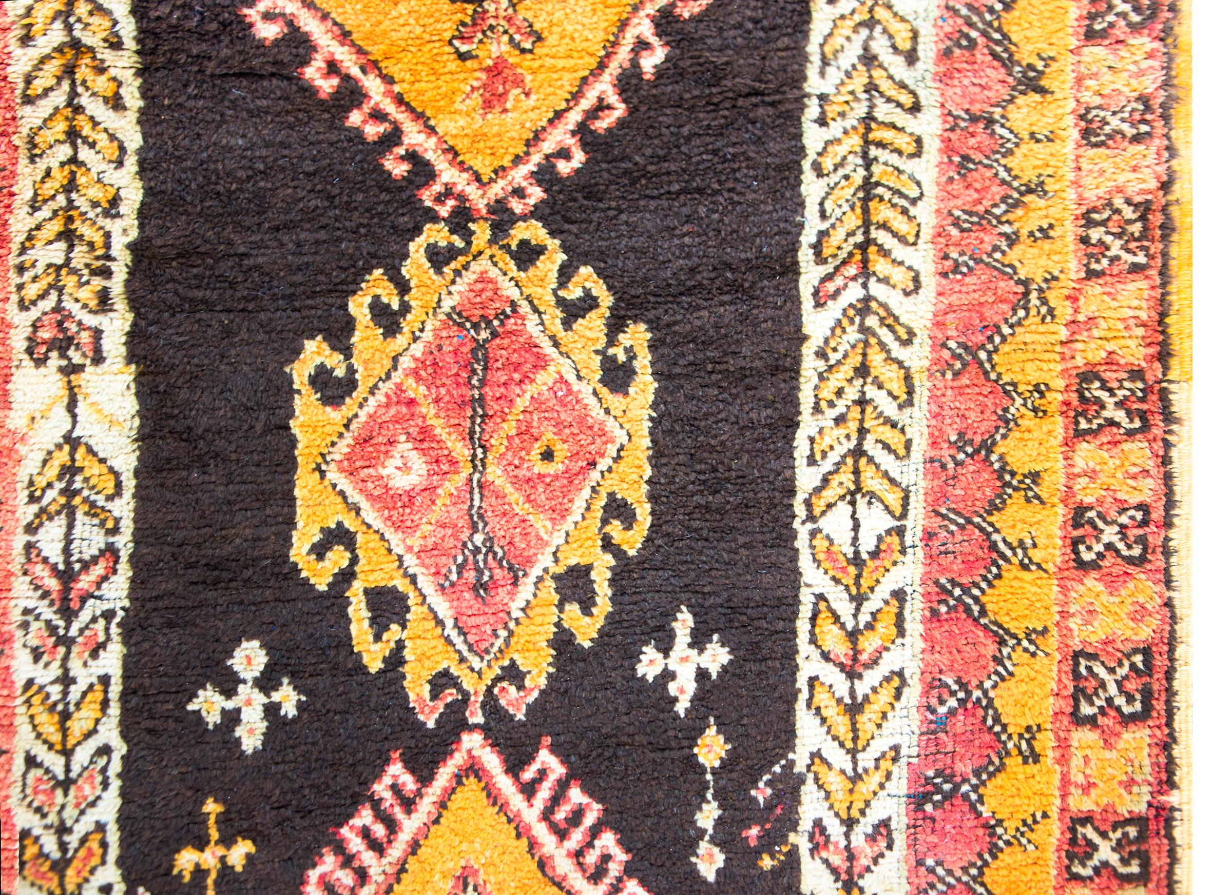 Marokkanischer Vintage-Teppich im Zustand „Gut“ im Angebot in Chicago, IL