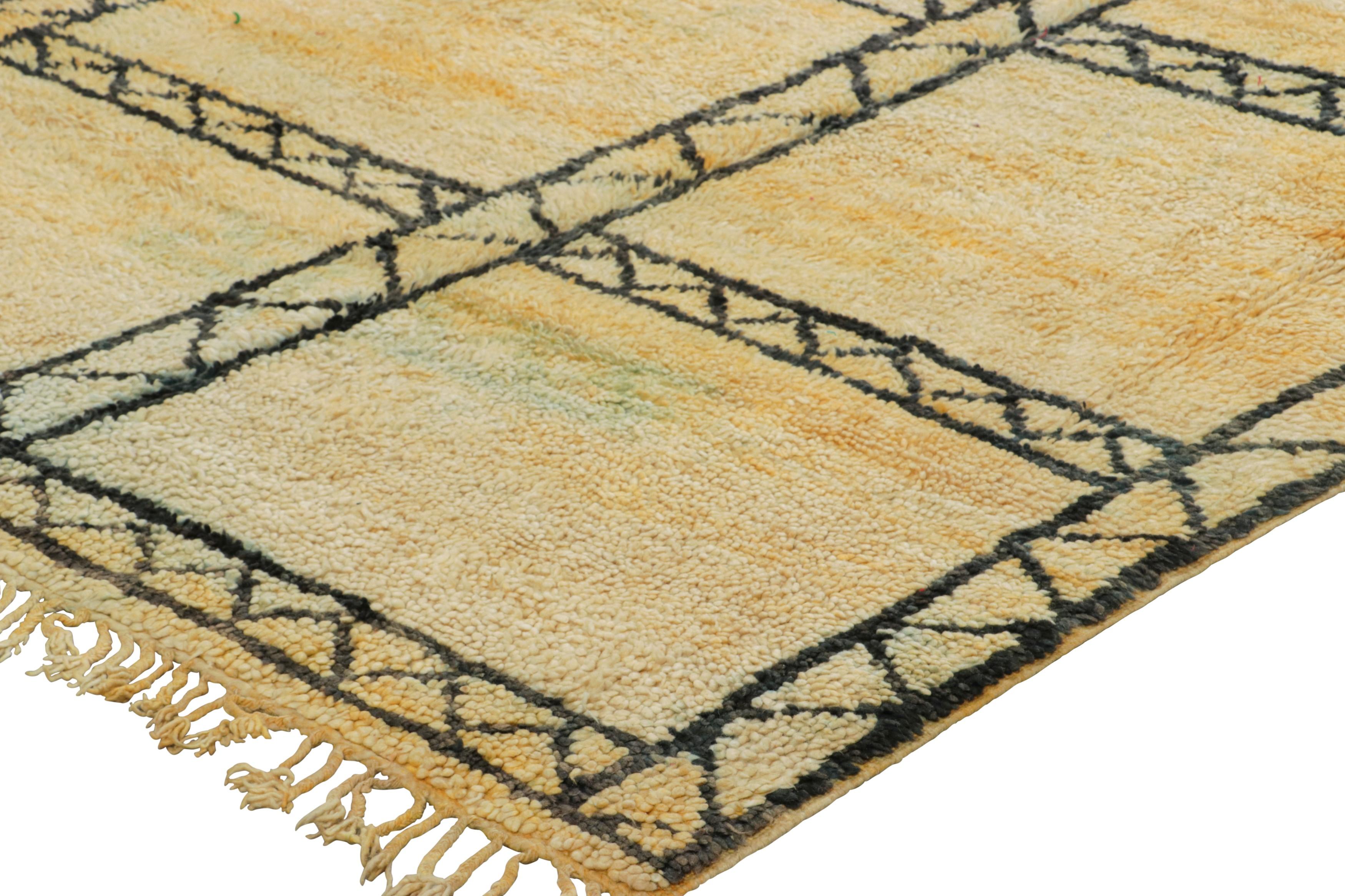 Marokkanischer Vintage-Teppich, Gold & Schwarz mit geometrischen Mustern - Rug & Kilim (Wolle) im Angebot