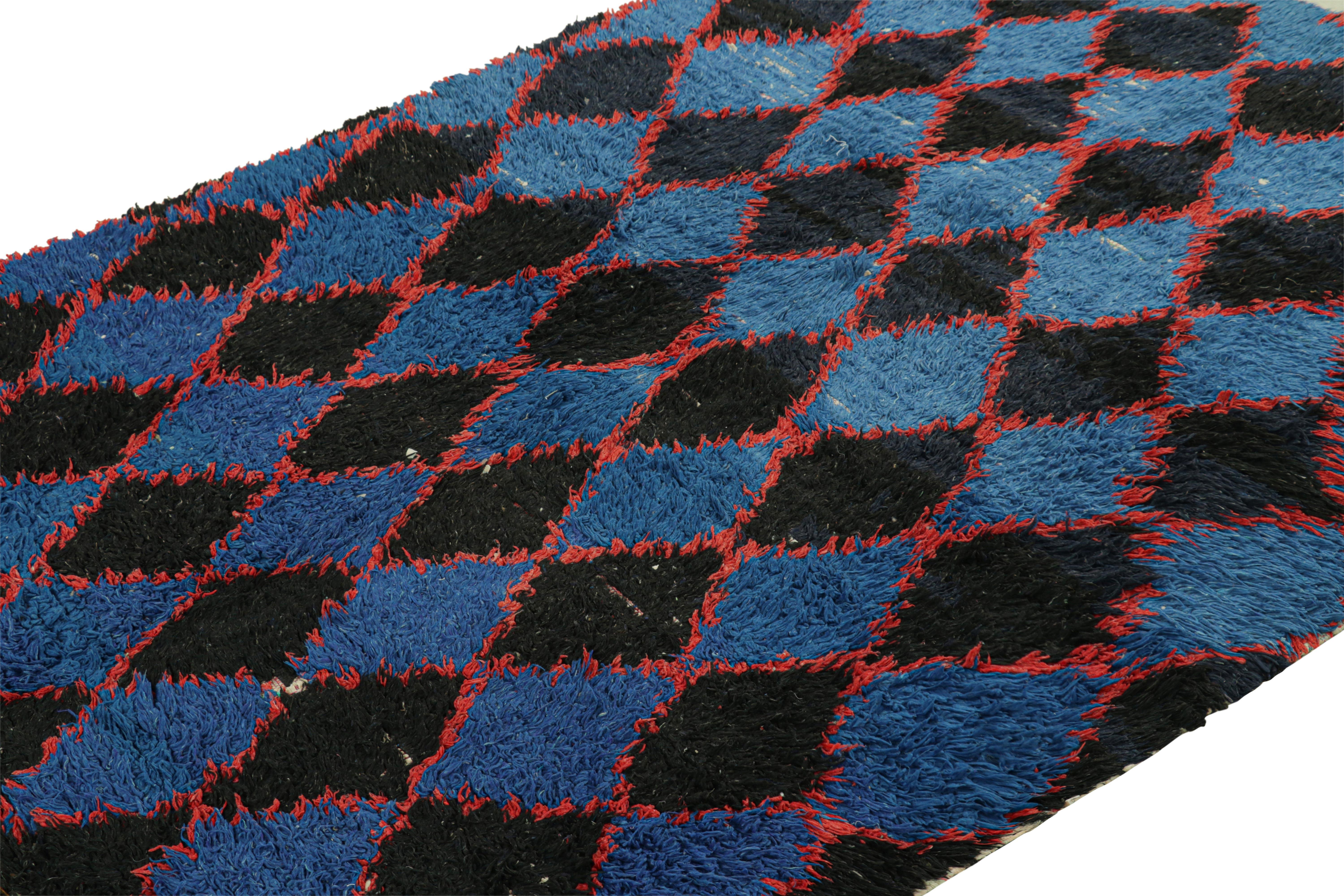 Annodato a mano in lana e proveniente dal Marocco intorno al 1950-1960, questo tappeto marocchino vintage 5x8 è un pezzo estremamente raro come pochi della sua provenienza. 

Sul design: 

Gli ammiratori dell'artigianato noteranno come questo pezzo