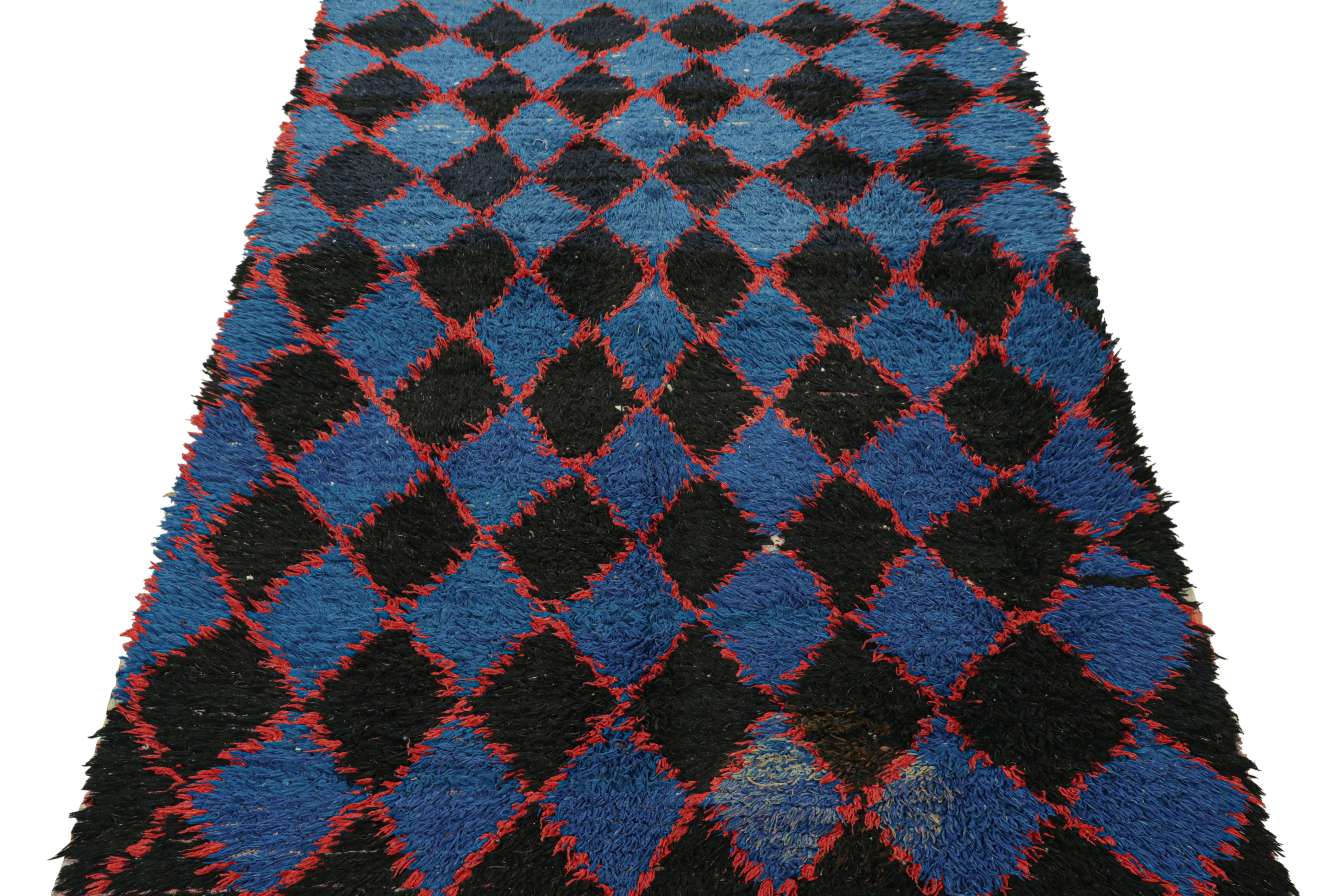Tappeto marocchino vintage con motivi a diamante neri, blu e rossi, da Rug & Kilim In condizioni buone in vendita a Long Island City, NY