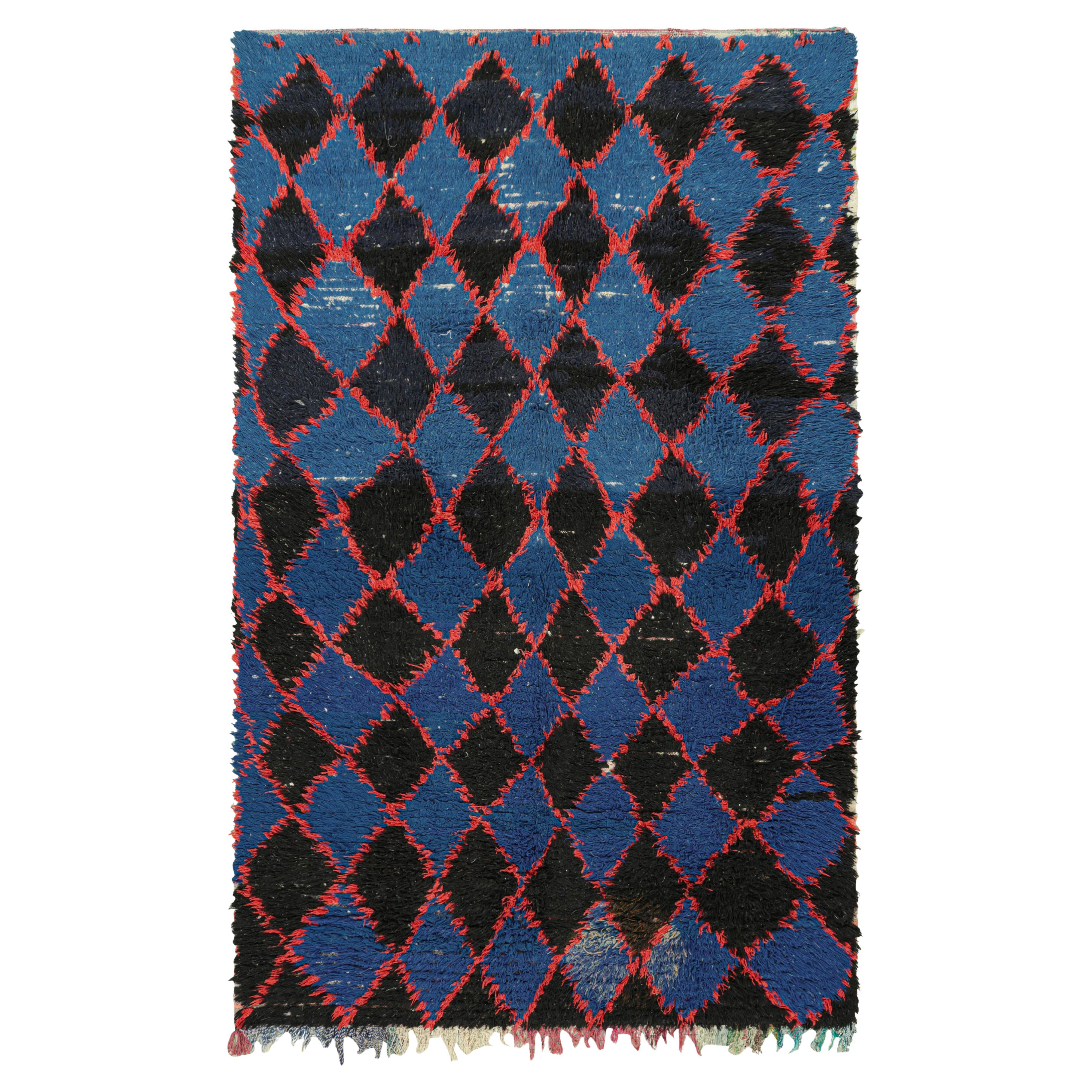 Tappeto marocchino vintage con motivi a diamante neri, blu e rossi, da Rug & Kilim in vendita